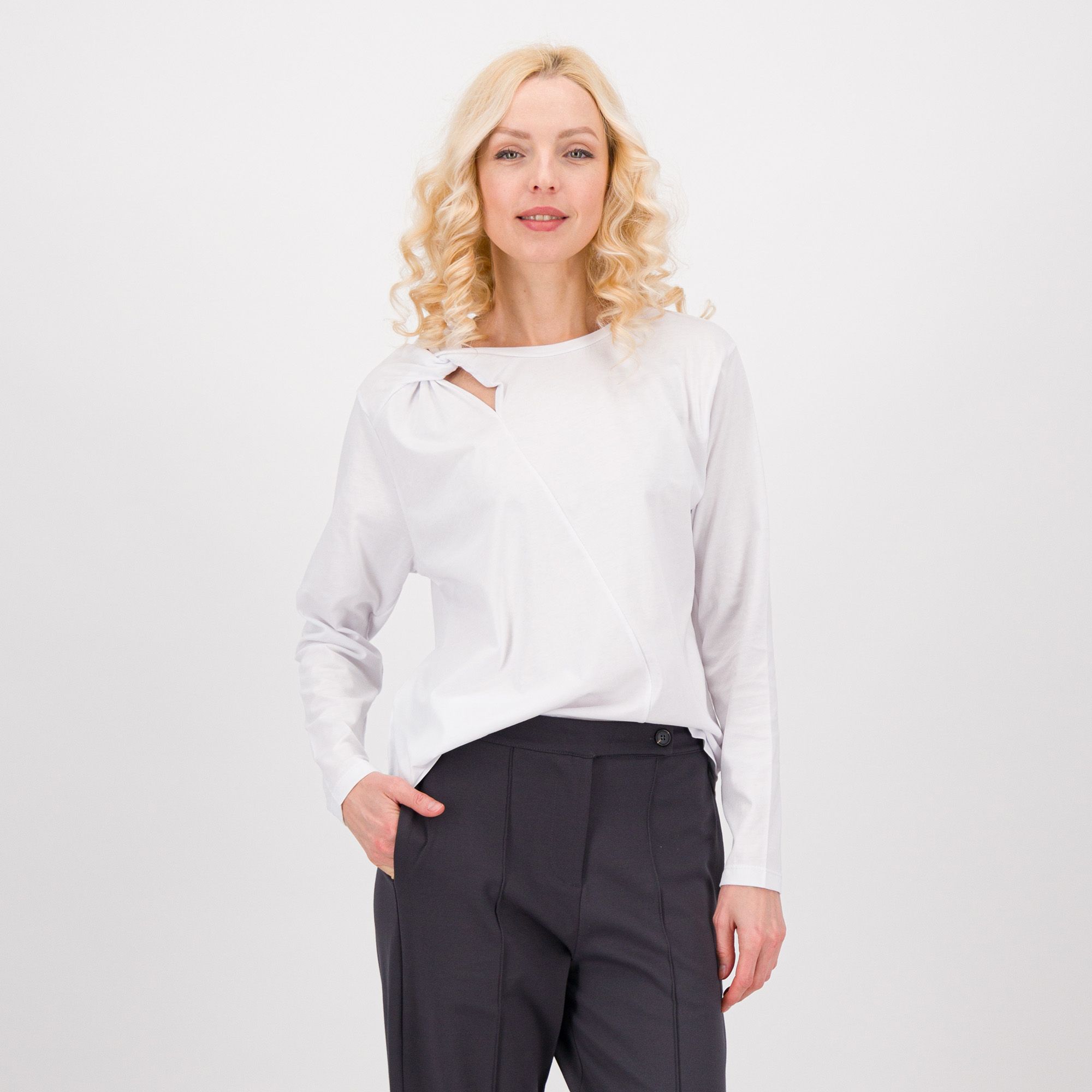LUCREZIA SCIORTINO
T-shirt manica lunga
in jersey di cotone
con nodo sulla spalla