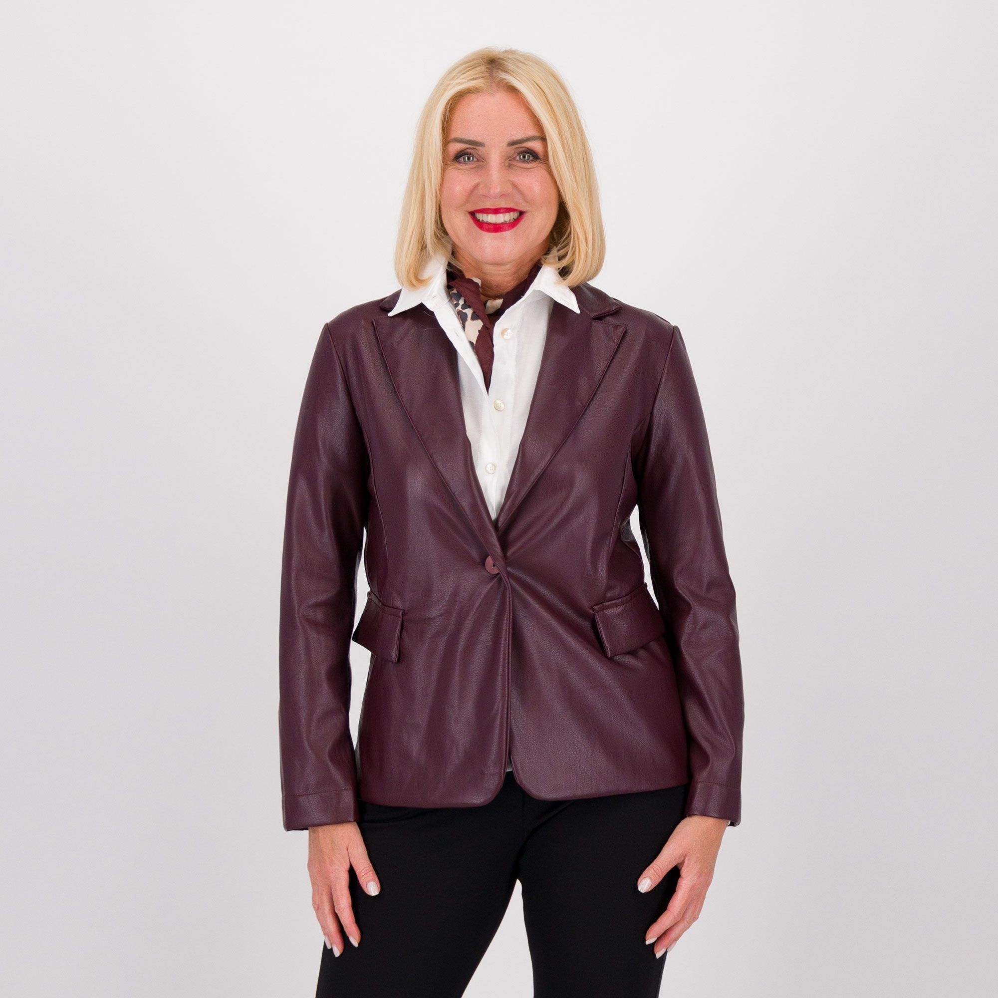 M’ama 
Blazer in tessuto
spalmato con collo
revers