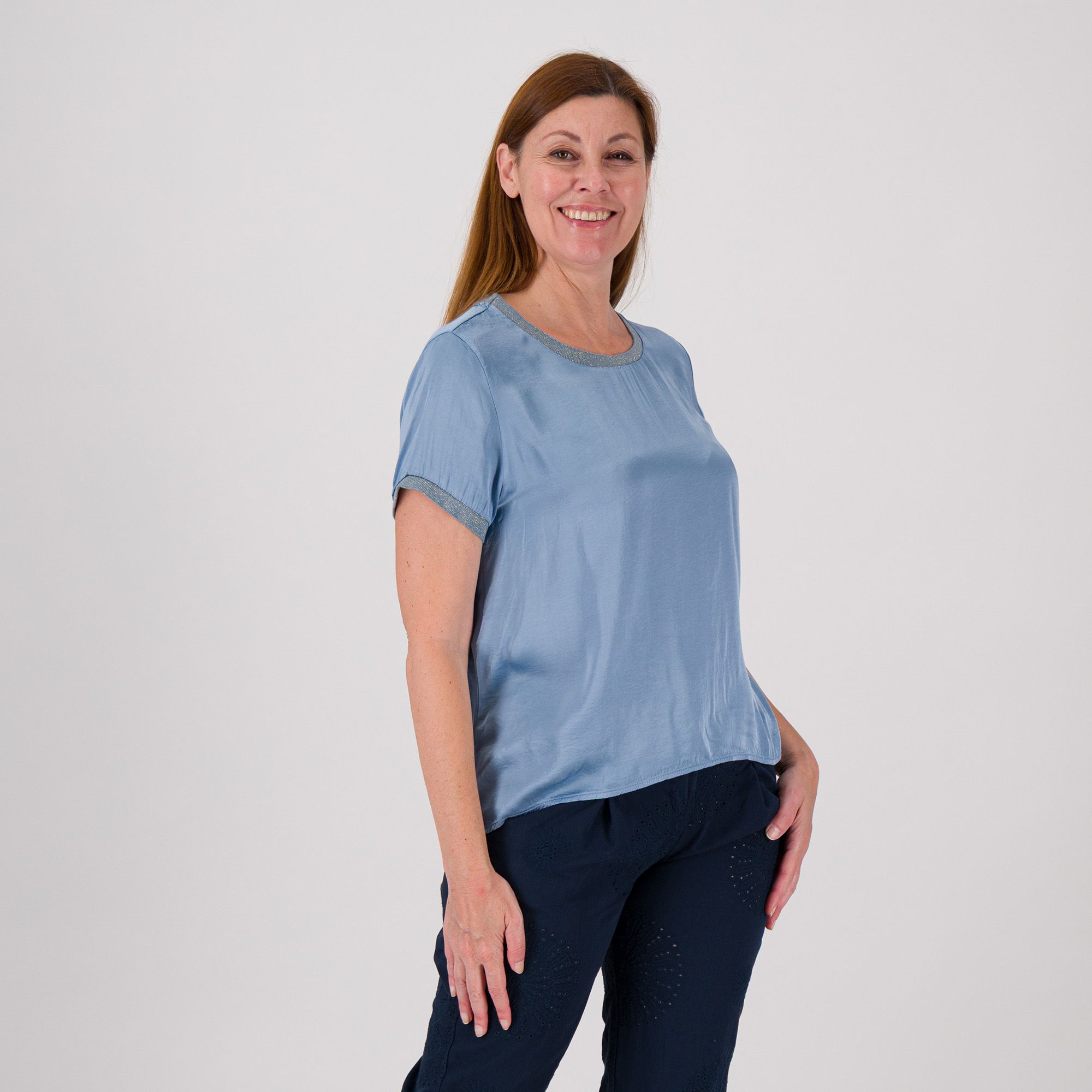 Enjoy
T-shirt girocollo con
dettagli a coste
in raso di viscosa