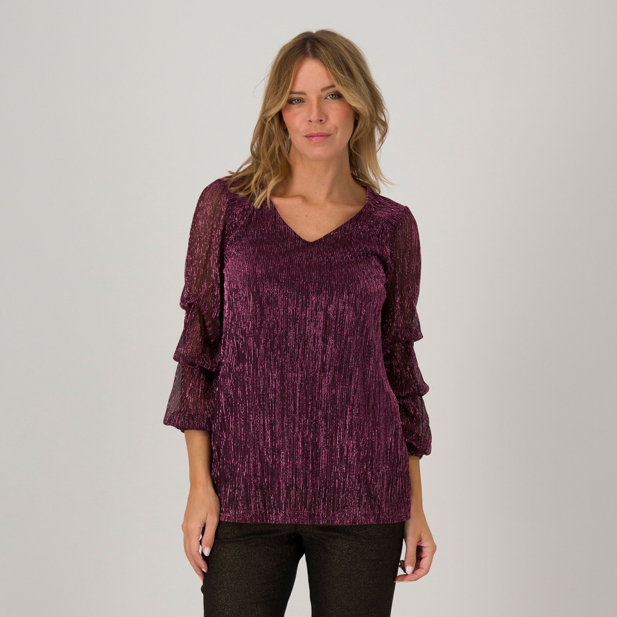 Nina Leonard
Maglia in lamé
con scollo a V