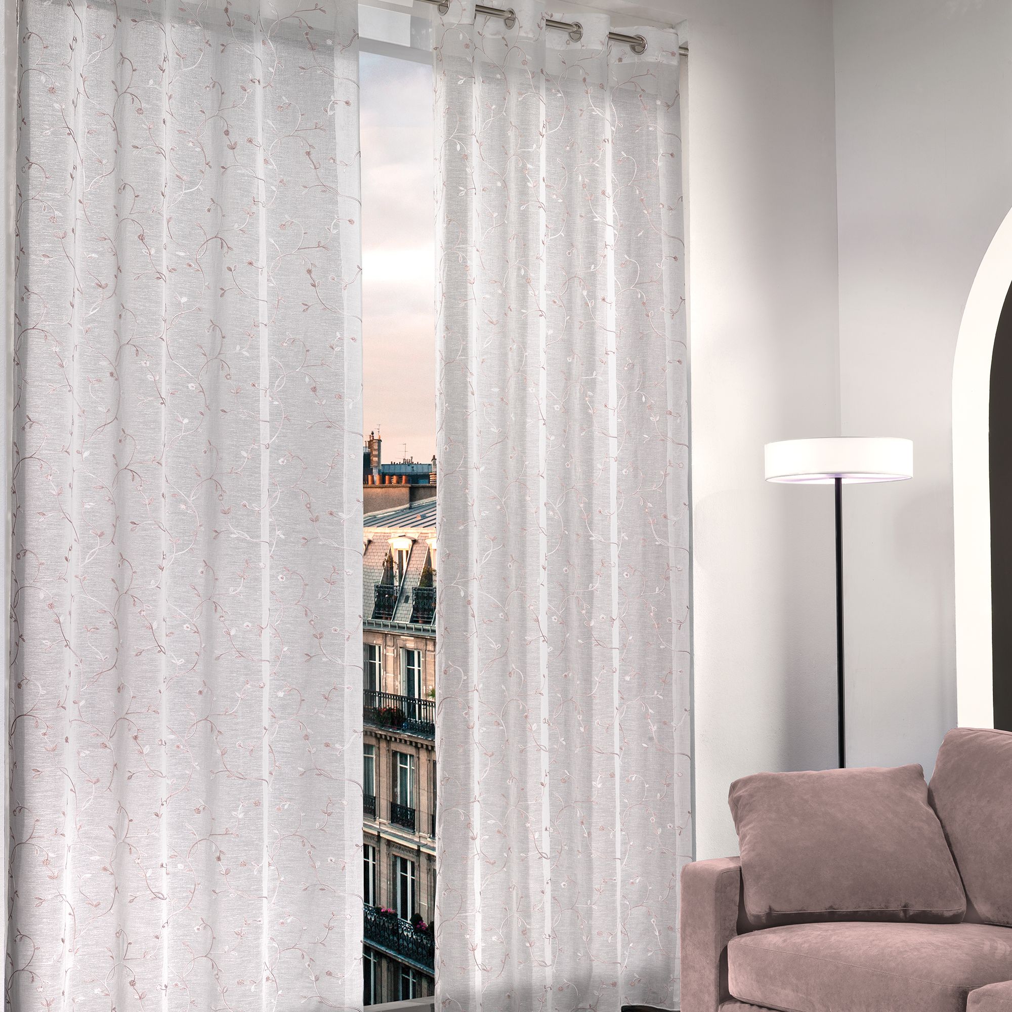 Bottega Textiles
Tenda con anelli
Mandy con ricamo
a fiori (2pz)
