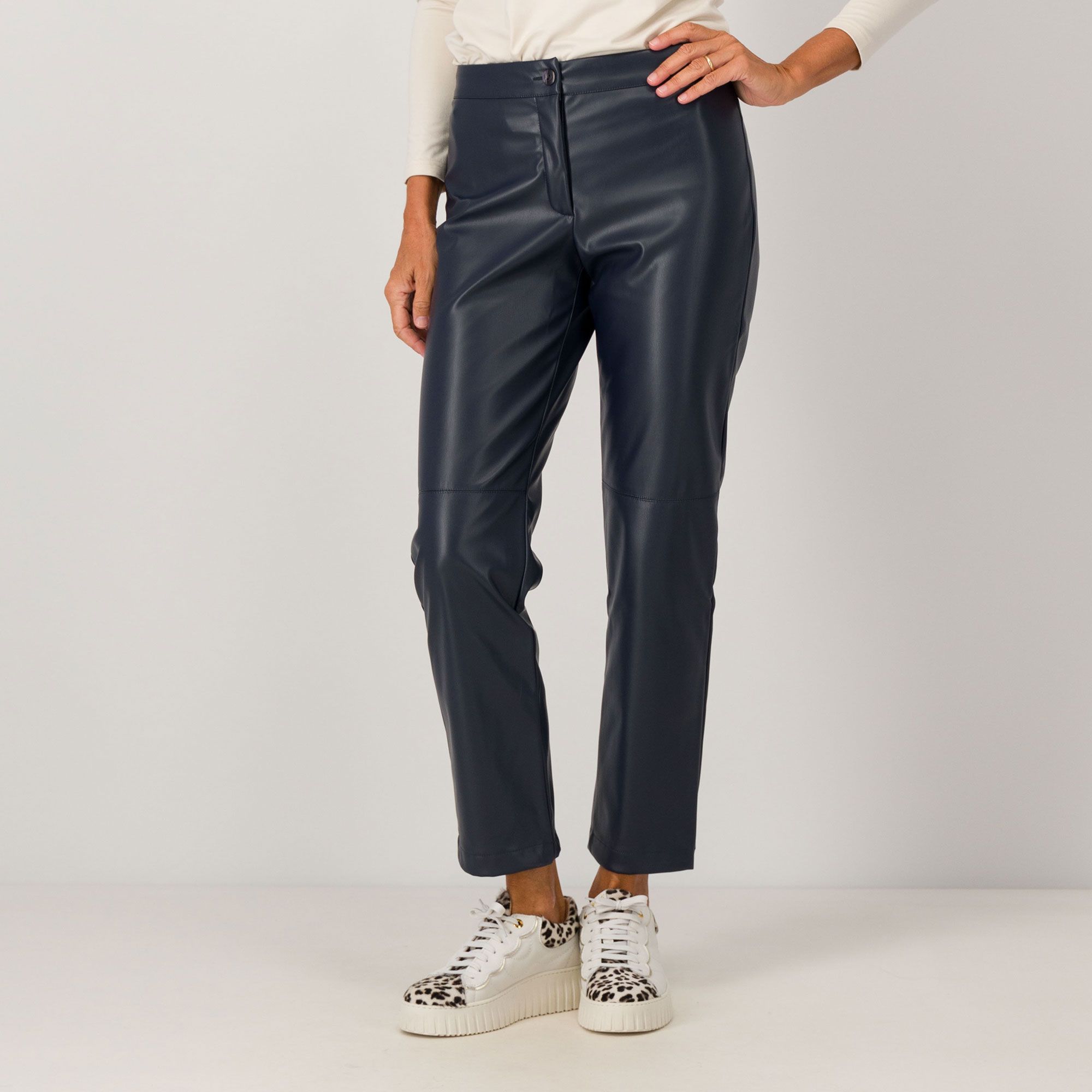 Officina della Moda
Pantaloni
in tessuto
spalmato