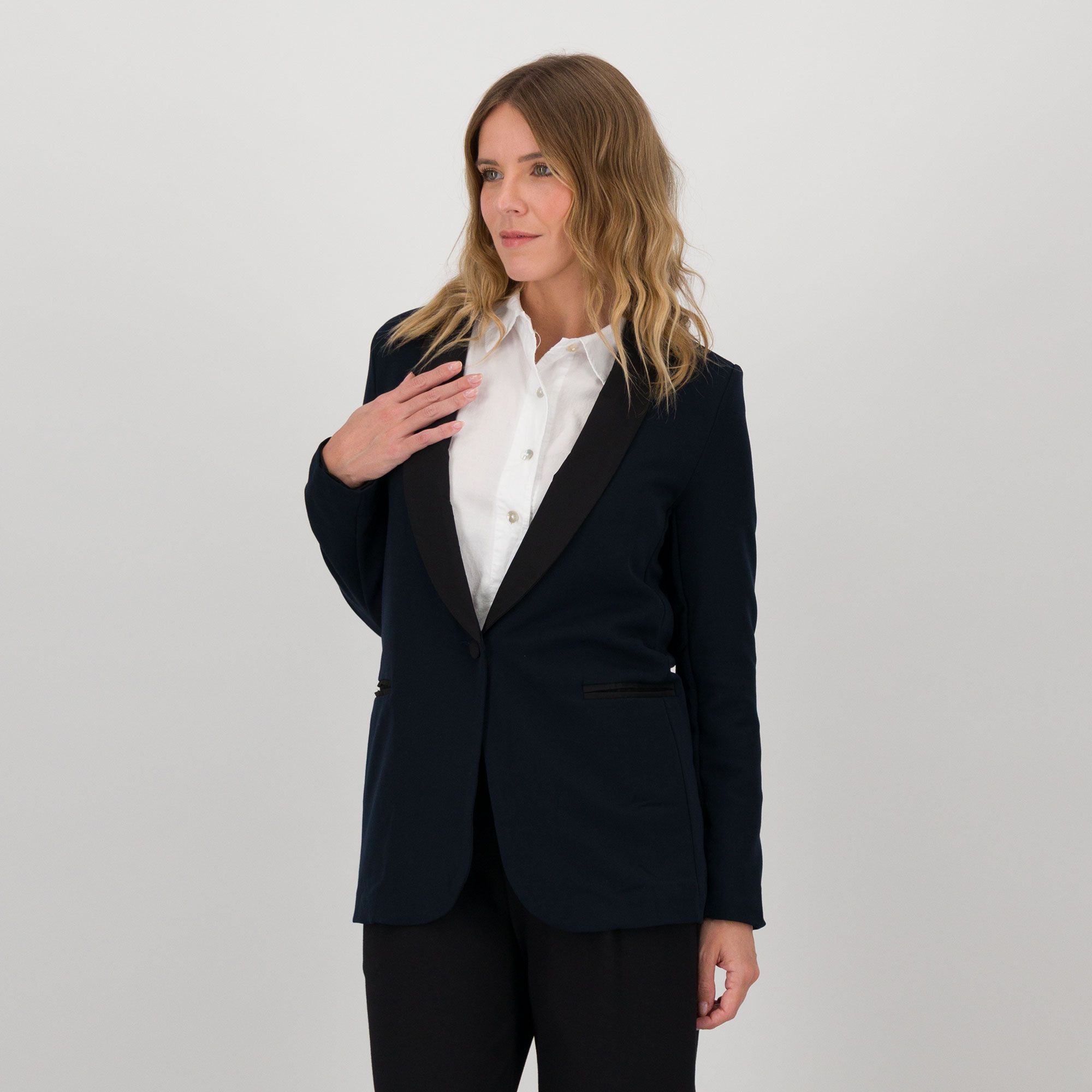 Lucrezia Sciortino
Blazer con collo 
a scialle in taffetà