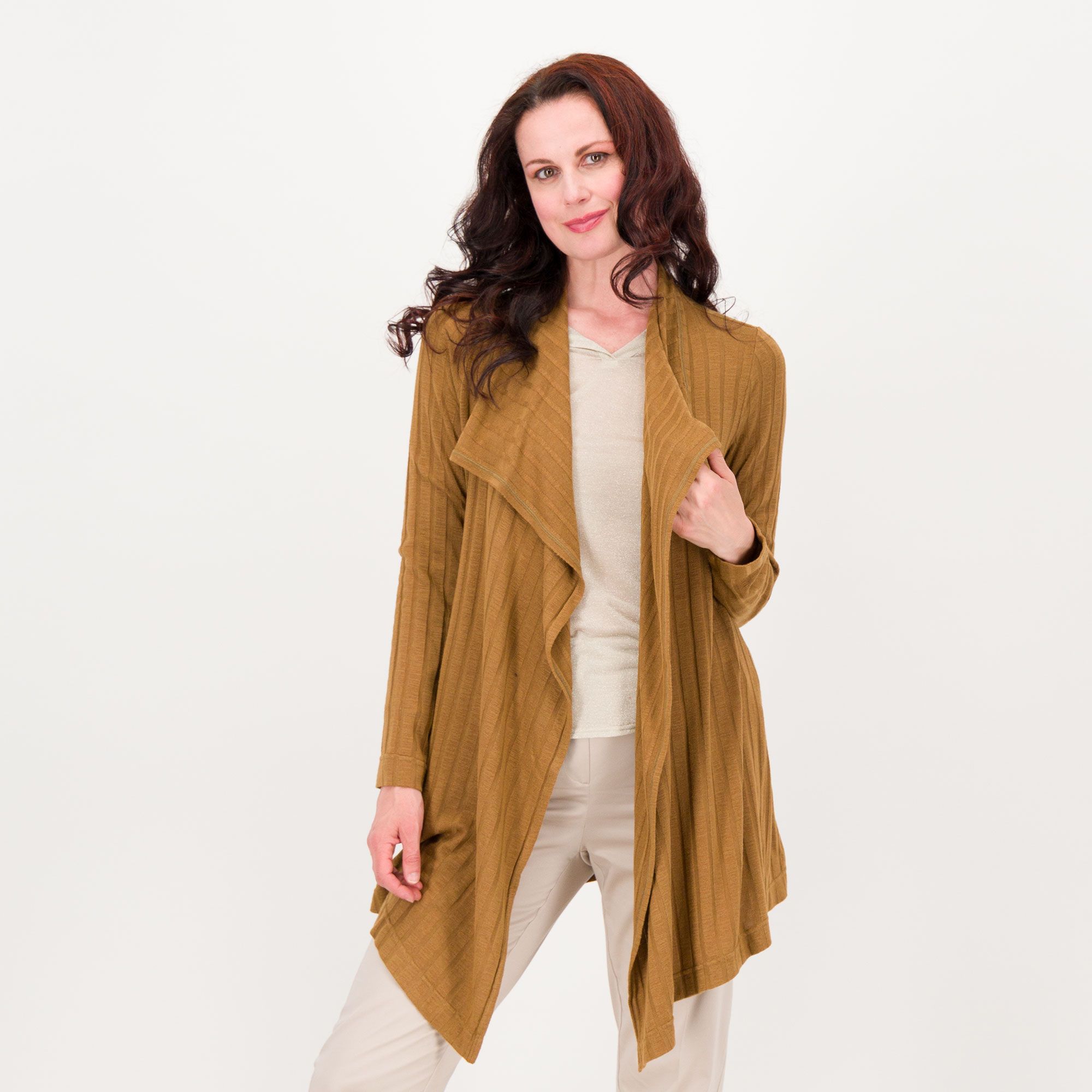 Caterina Lancini
Cardigan aperto
in maglia
linea asimmetrica