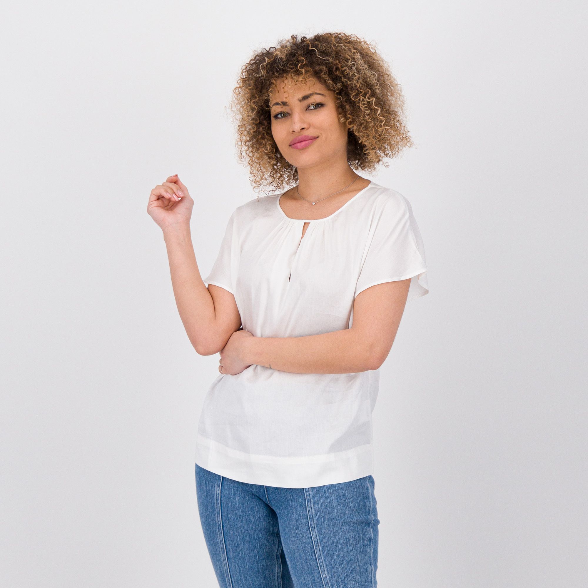 EXTESA
Blusa in raso di
viscosa con
maniche corte