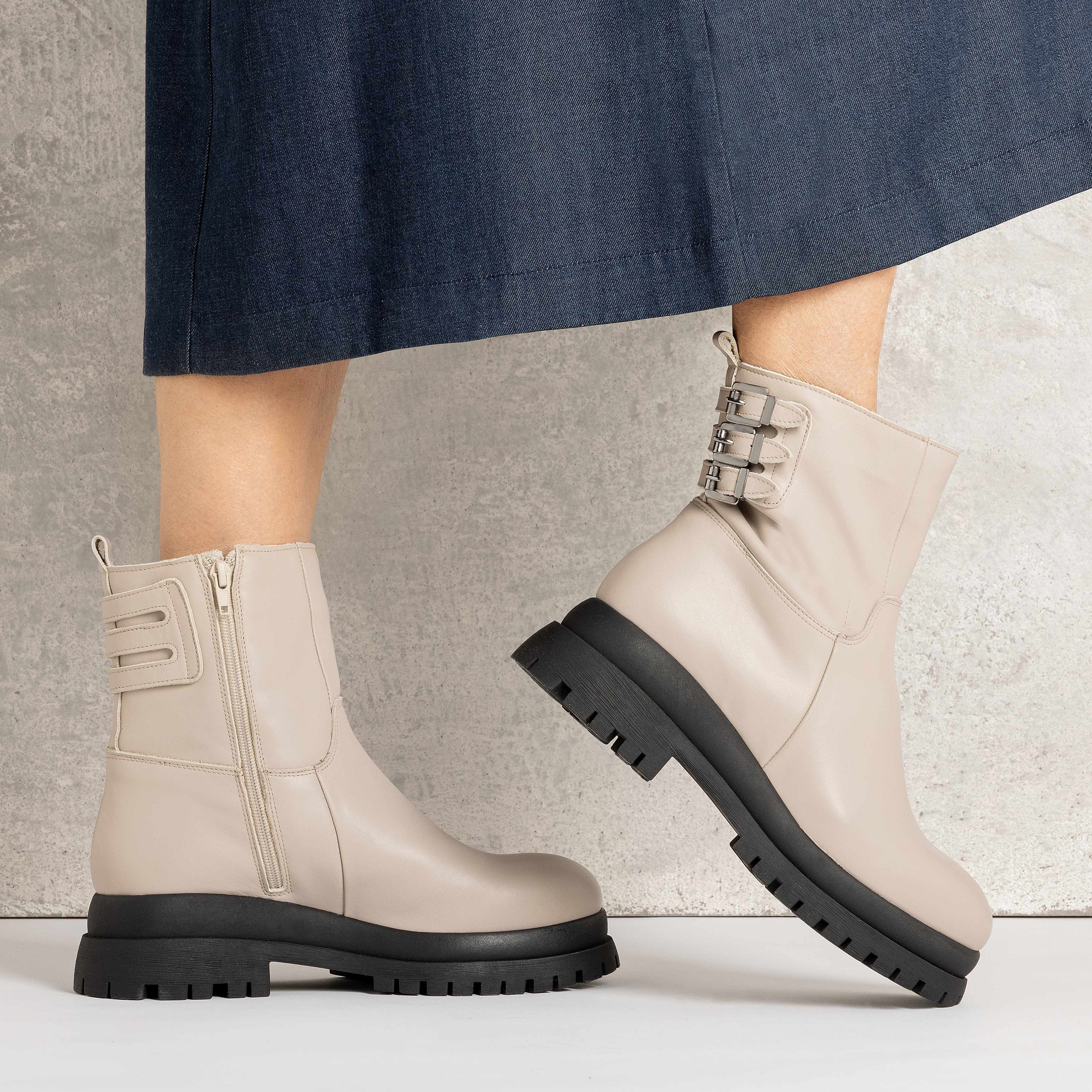 Galieti
Stivali tronchetto in
pelle con cinturini
e suola biker 5 cm