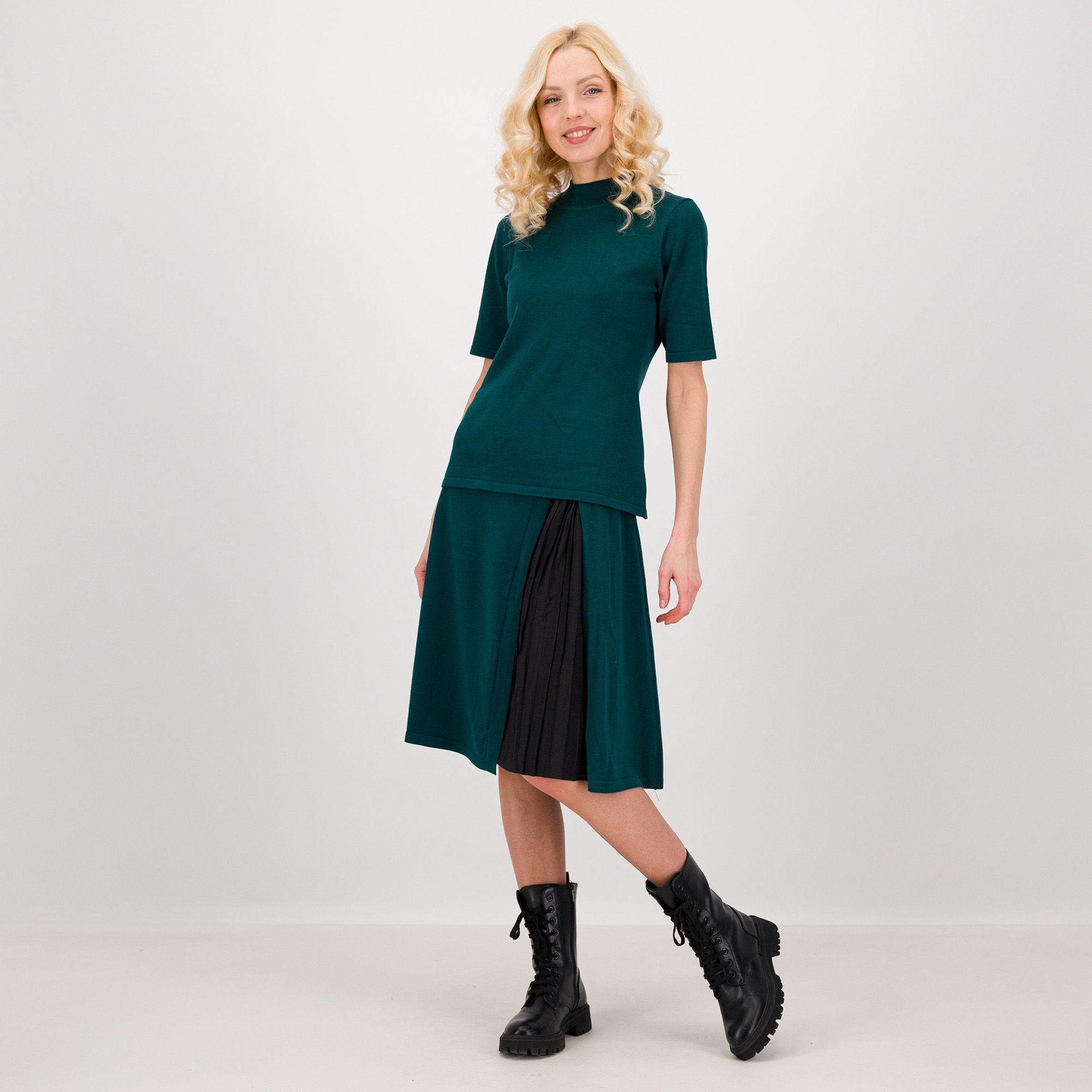 Nina Leonard
Set due pezzi
maglia e gonna
a trapezio con spacco