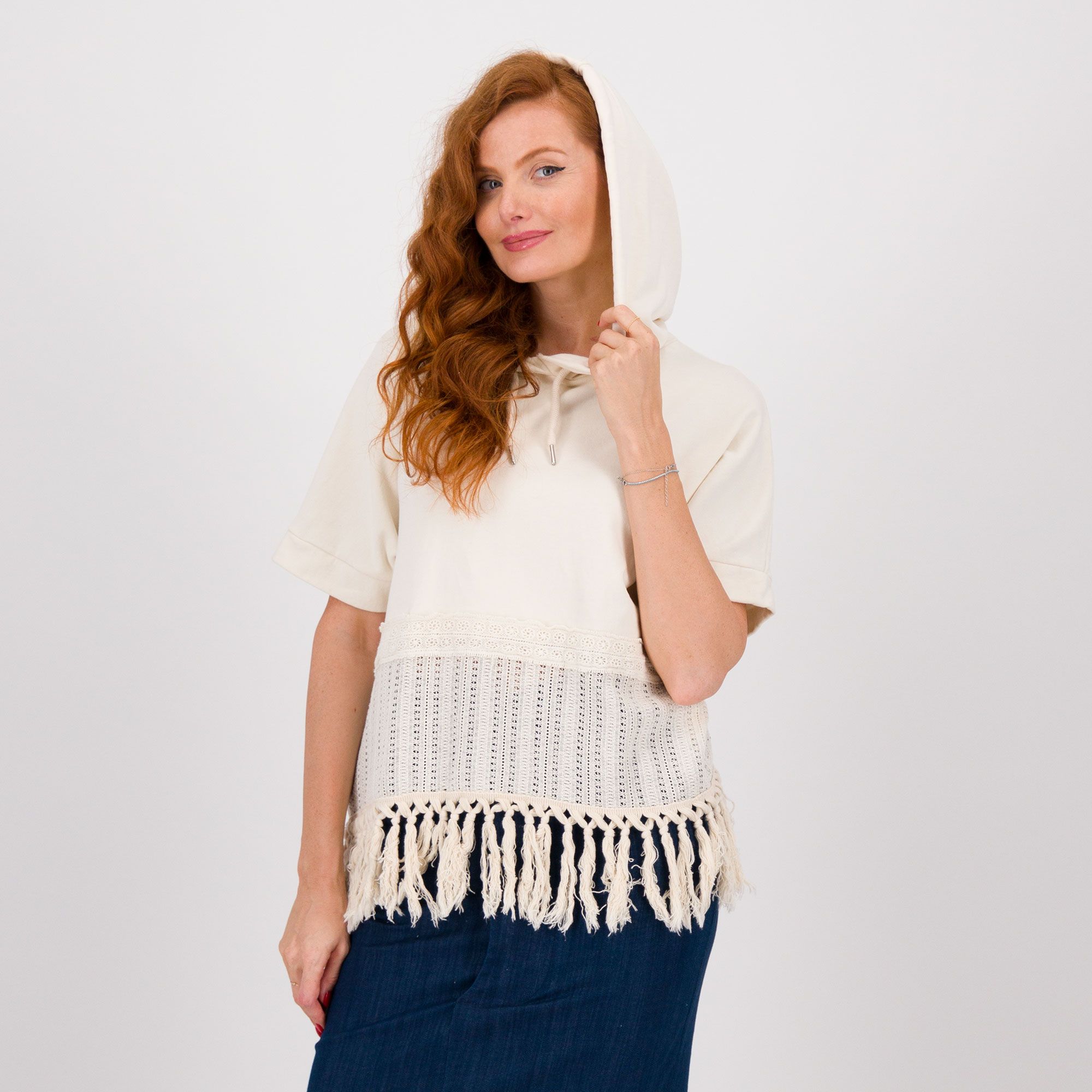 Mood Atelier
Felpa a manica corta
con motivo macramé
e frange