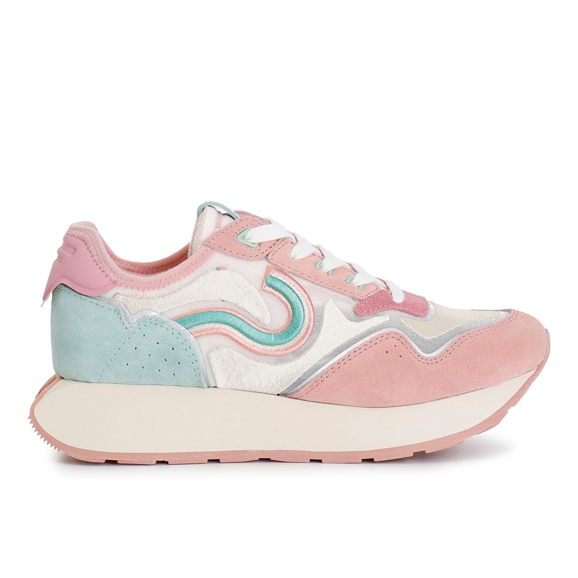 Cafè Noir
Snaeker stringate
con inserti in pelle
e ricami in tessuto