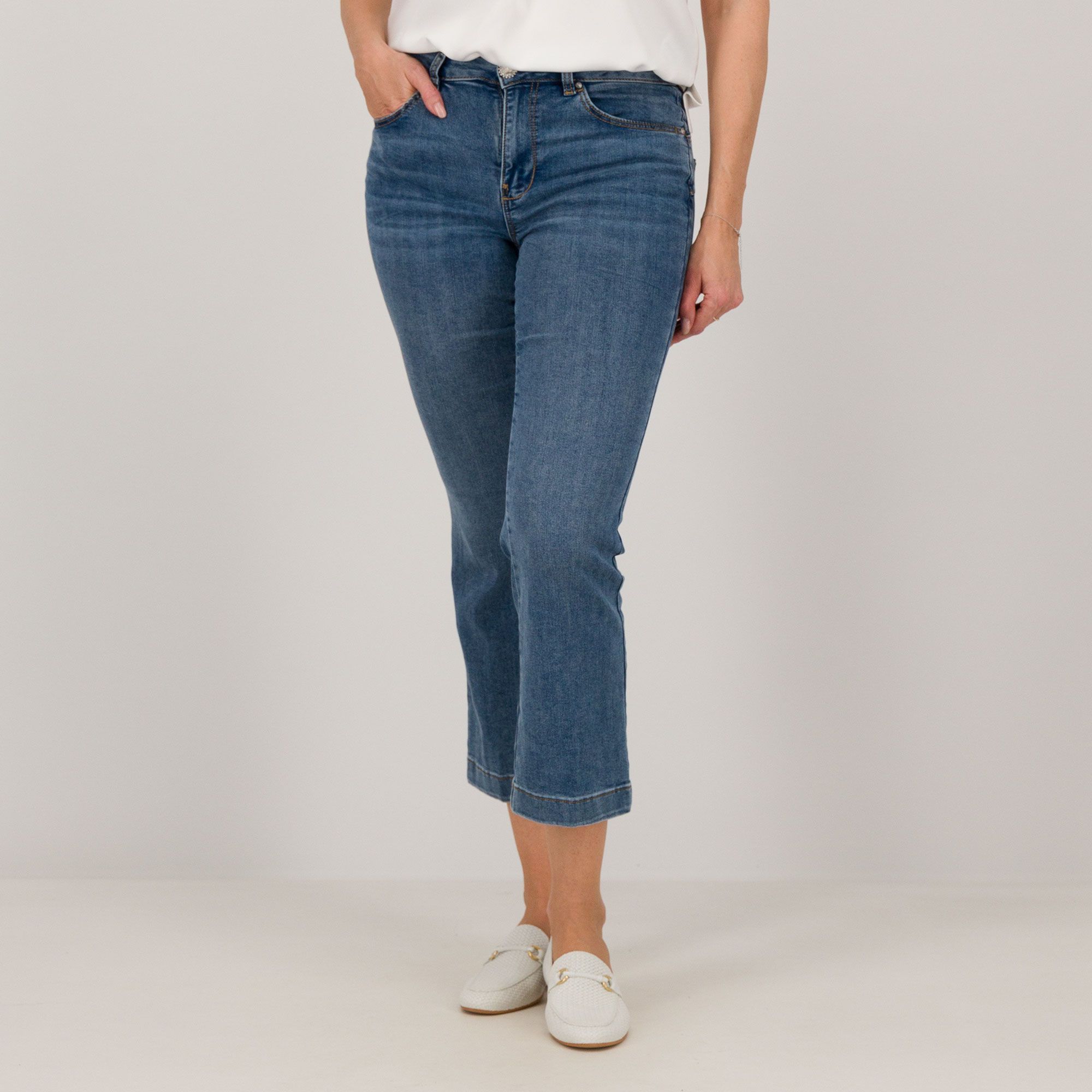 Oltre
Jeans little flare
in denim di cotone
stretch con tasche