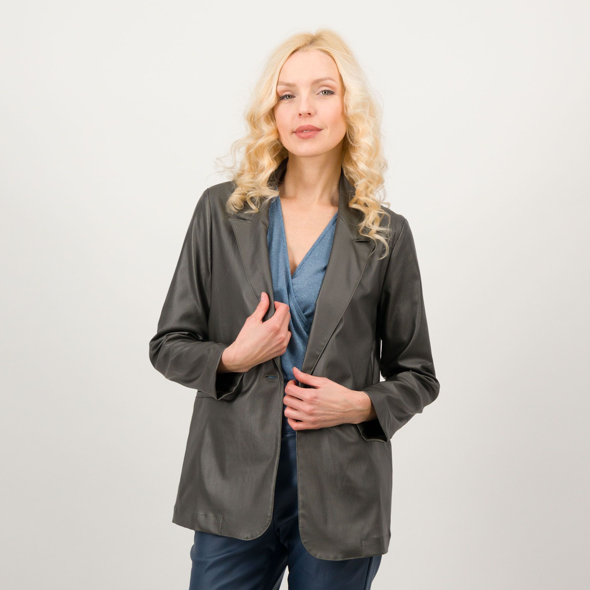 EXTESA
Blazer a un bottone
in bengalina spalmata
con tasche a filetto