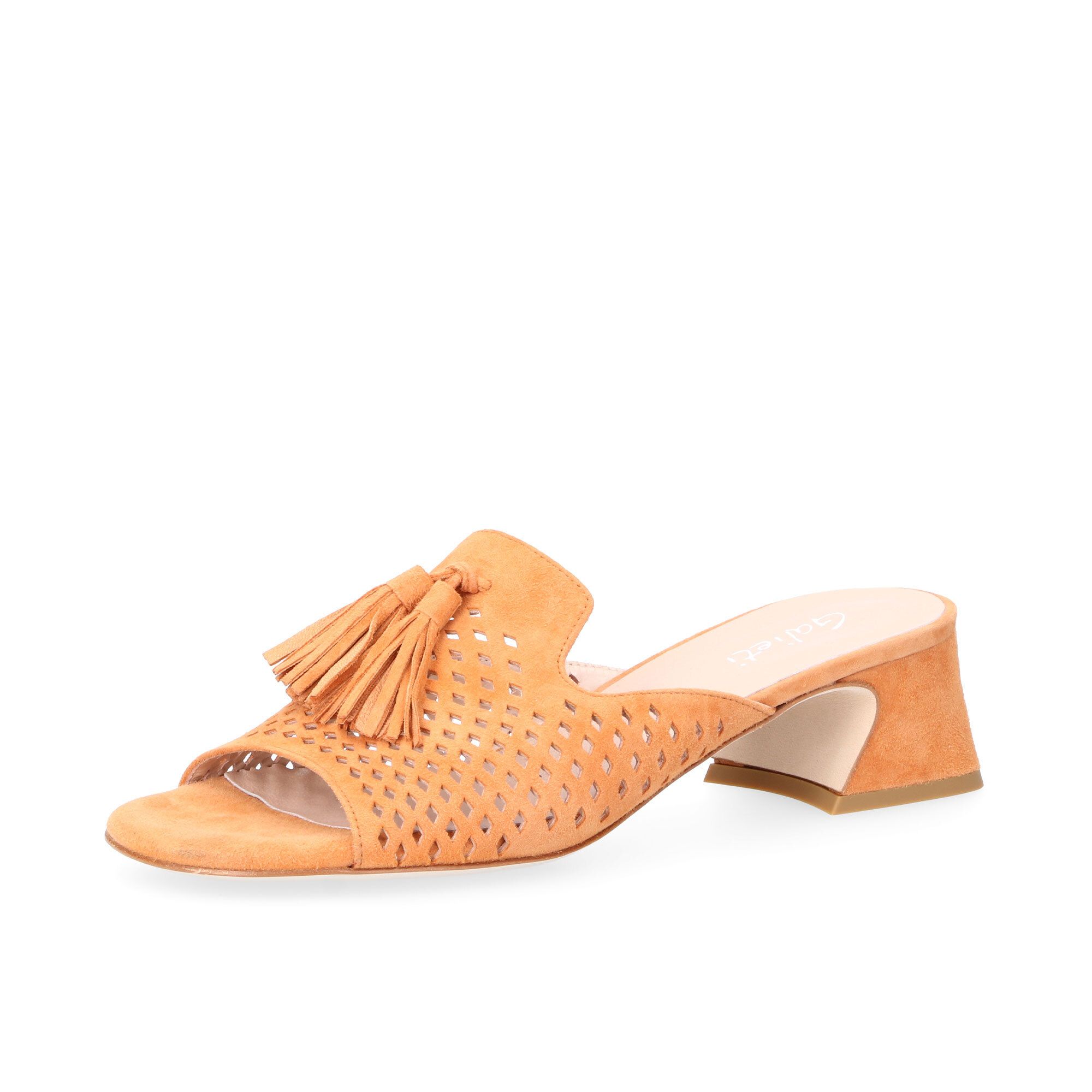 Galieti
Ciabattina in pelle 
scamosciata e 
traforata, tacco 5 cm