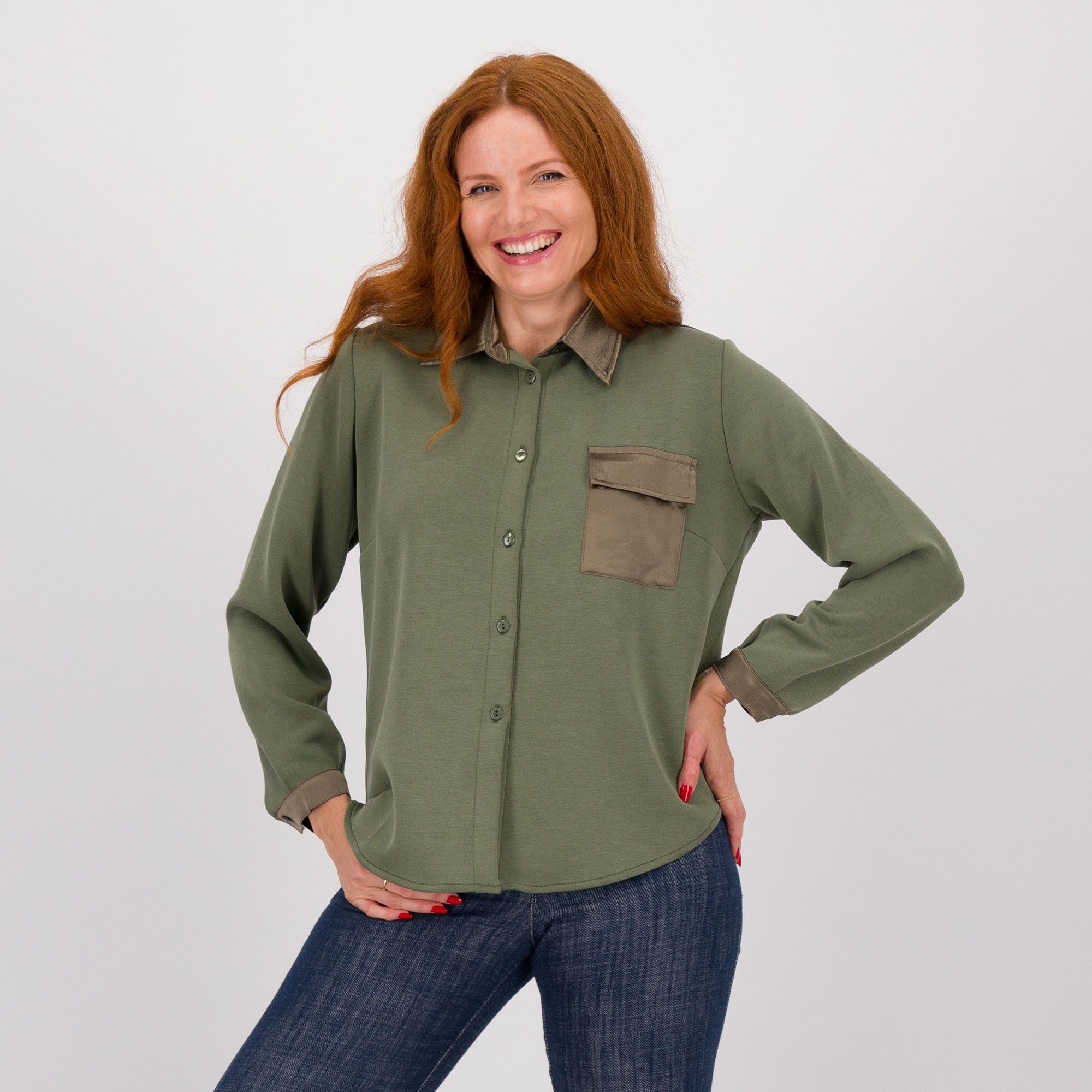 M’ama 
Camicione in felpa
con dettagli in raso
e maniche lunghe