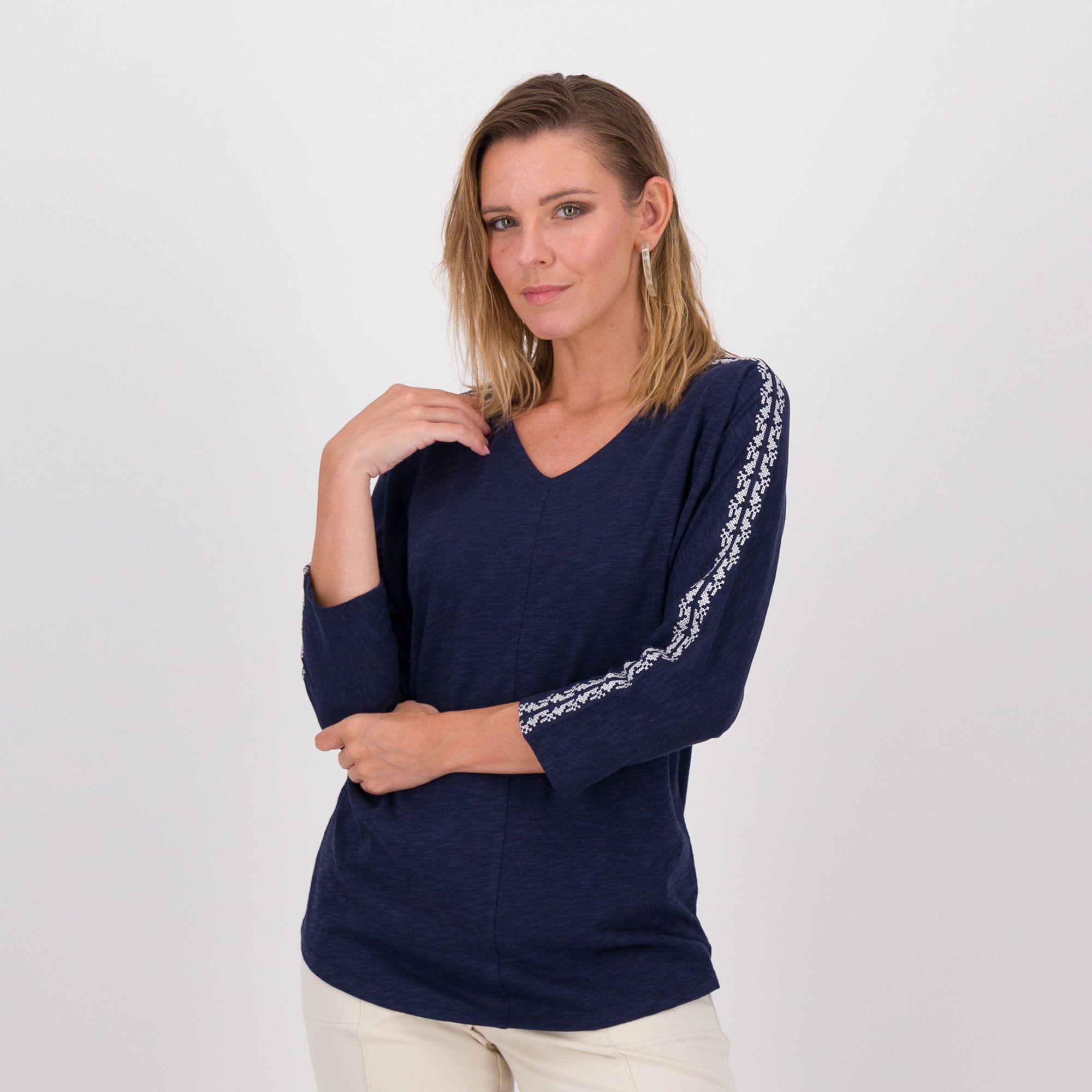 Denim & Co Maglia con manica 3/4, scollo a V e ricamo
