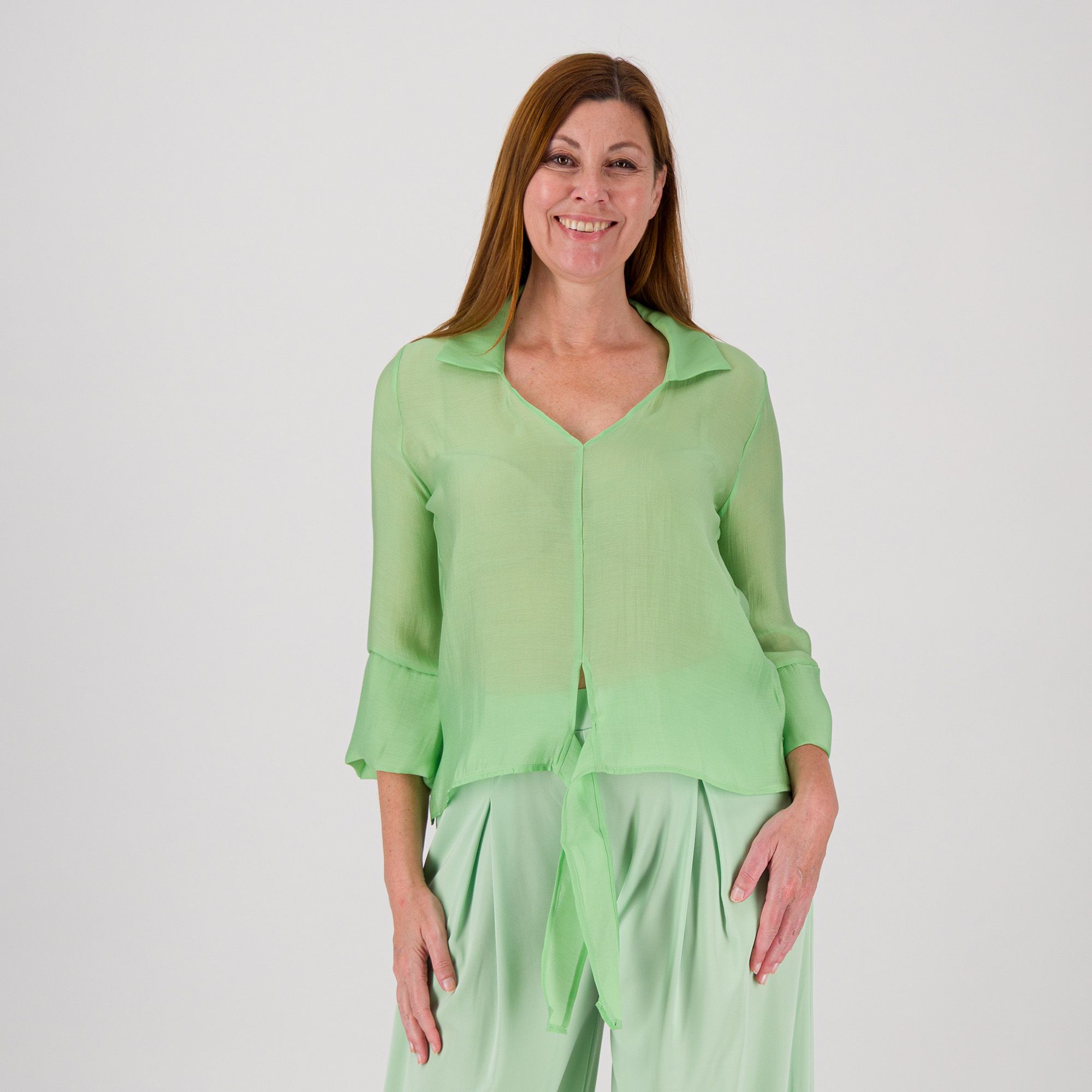 Bianca Della Torre
Blusa in garza in
misto lyocell
e nastro al fondo