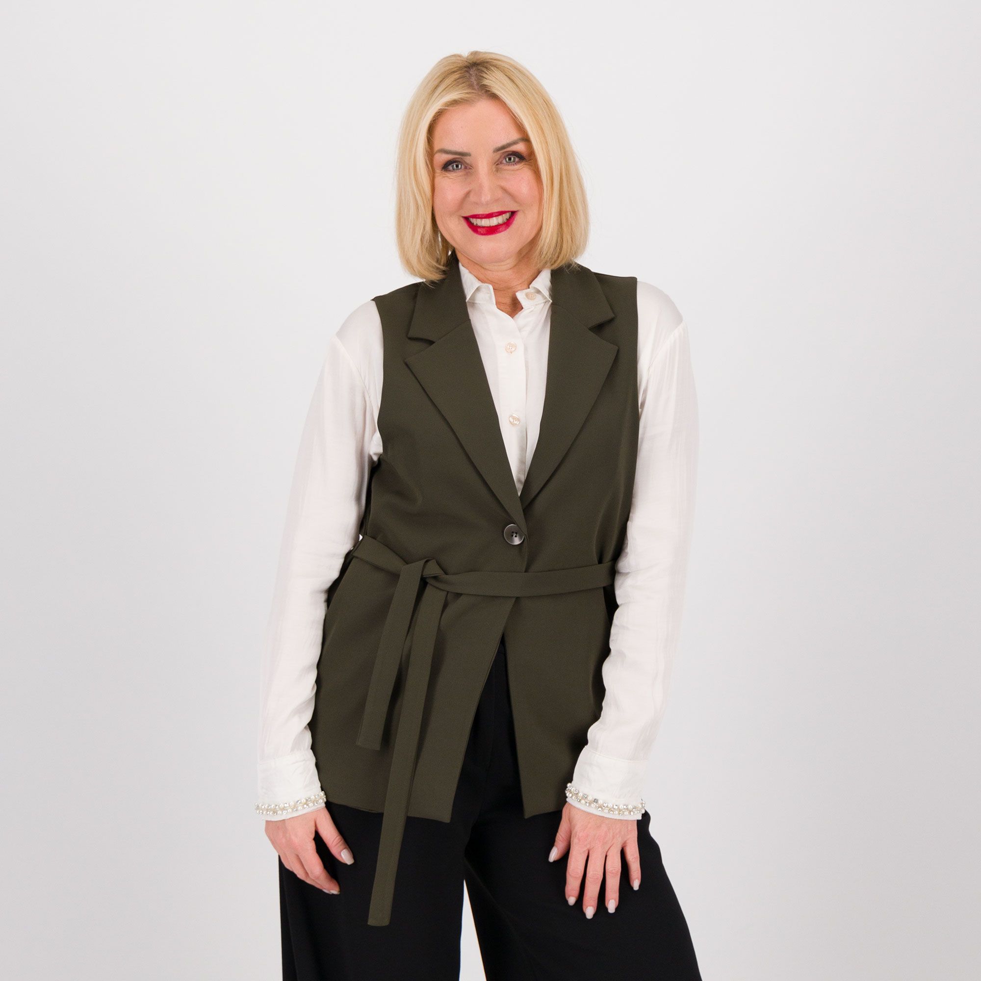 Enjoy
Gilet lungo 
con cintura inserita
in tessuto bi-stretch