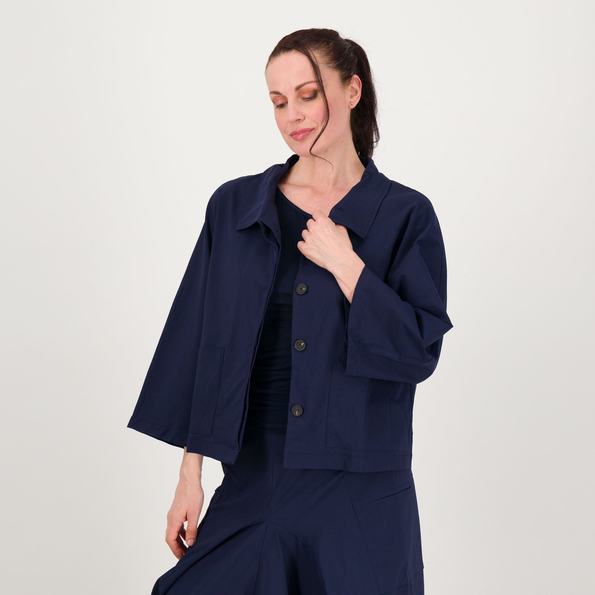 Rebeka Ross
Giacca a campana
con maniche 7/8 e
tasche frontali