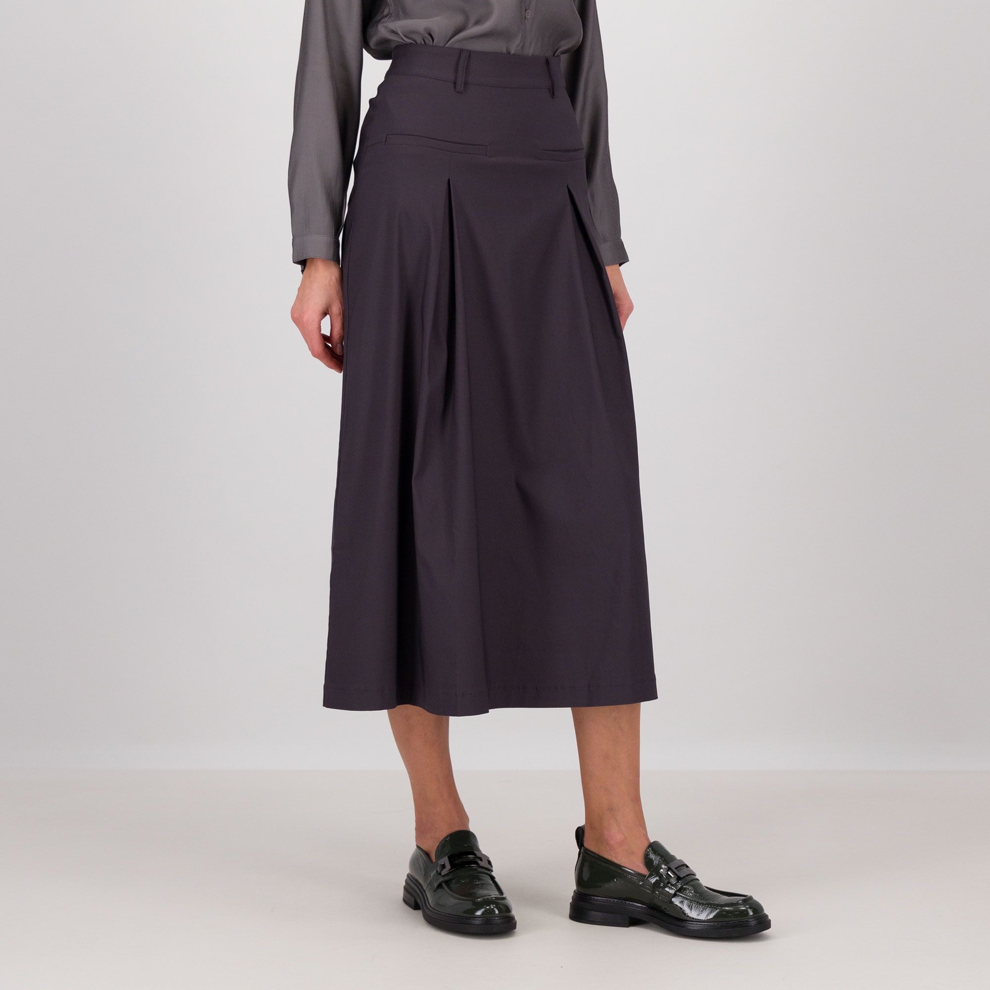 M’ama
Gonna lunga
con tasche a filetto
tessuto elasticizzato