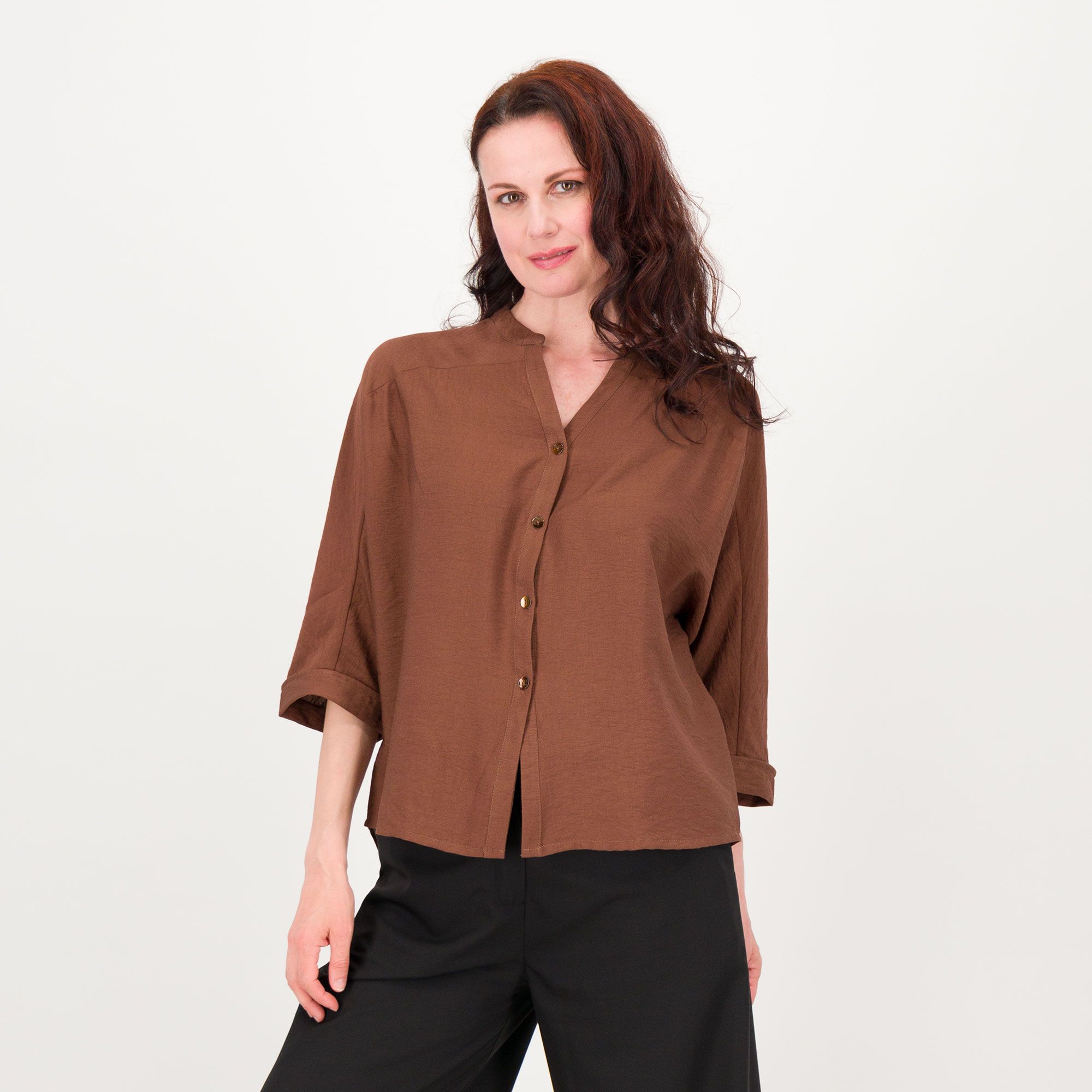 Officina della Moda
Camicia con maniche
3/4 risvoltabili
in misto viscosa