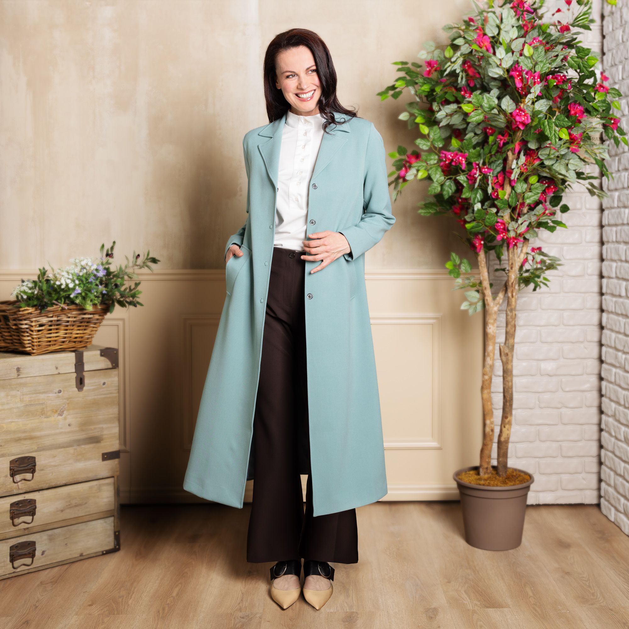 Caterina Lancini
Spolverino in
triplo crêpe
con scollo rever