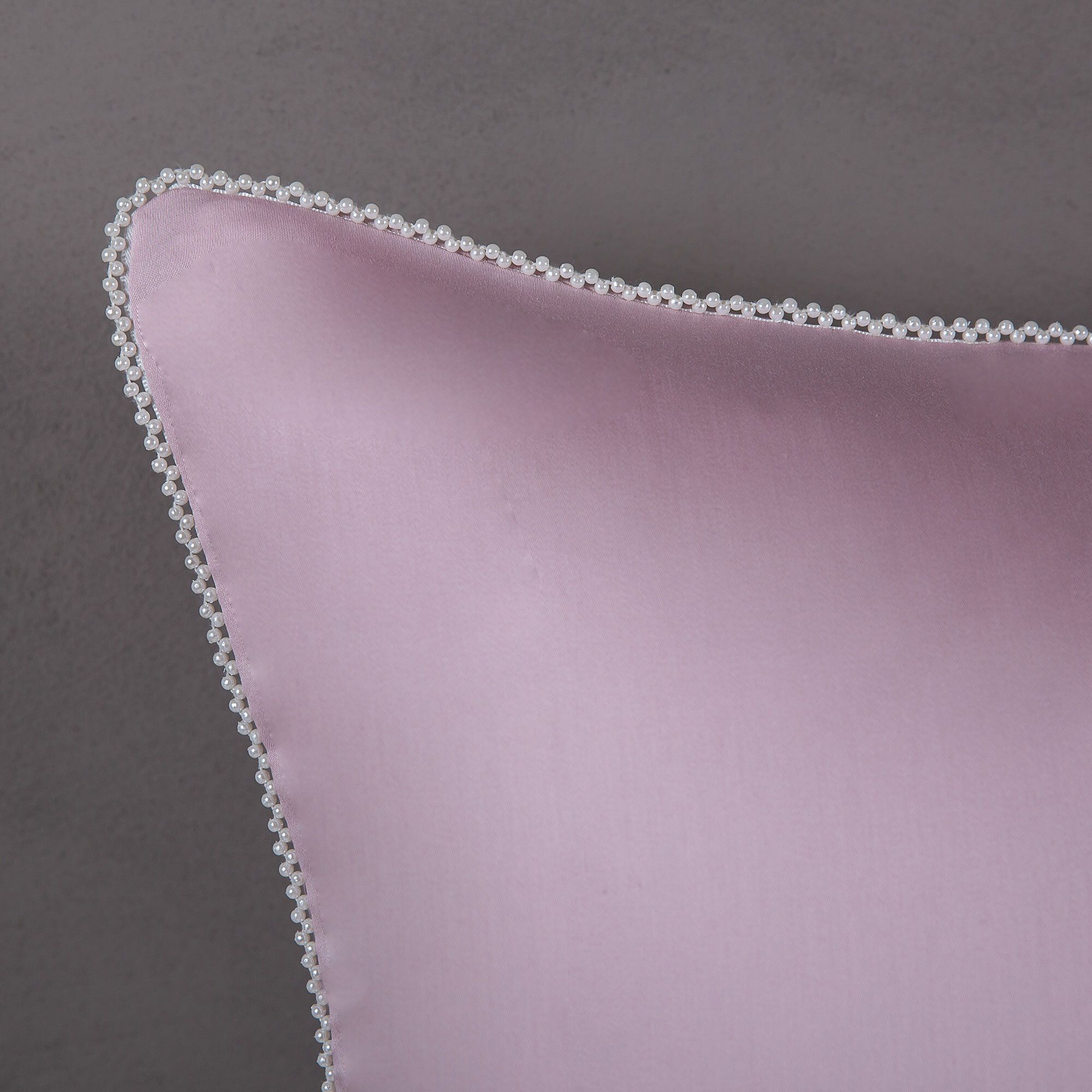 Ferò
Federa arredo Perle
30x40cm raso 300TC
con perline applicate