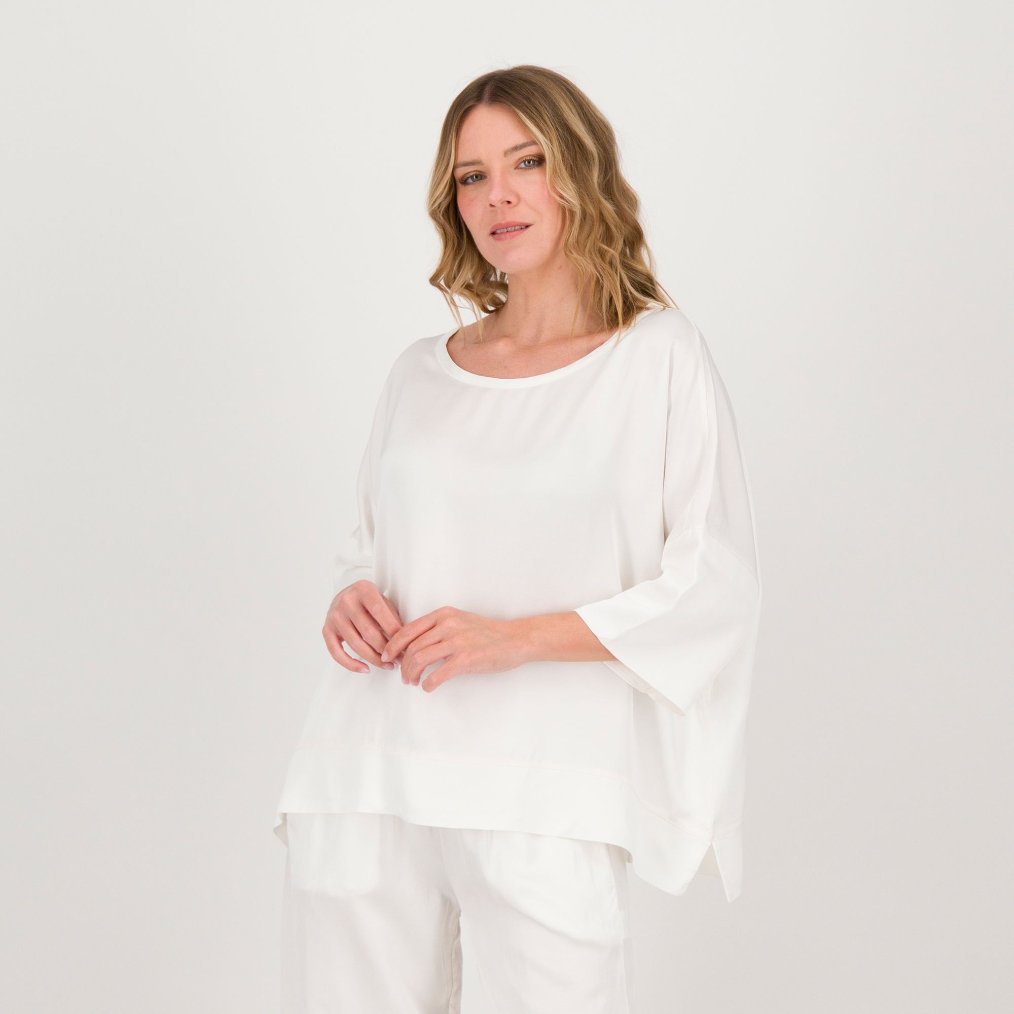 Mood Atelier
Blusa manica scesa
con spacchetti
laterali in viscosa