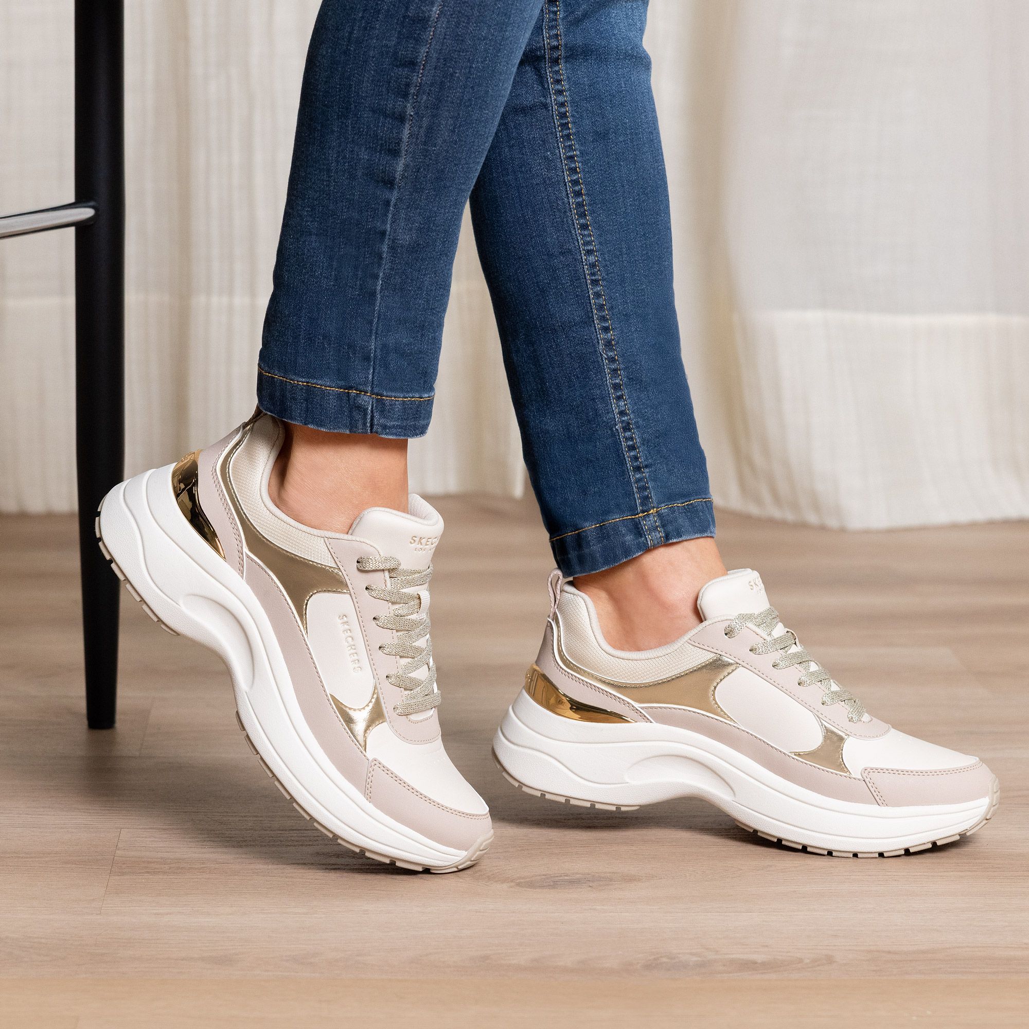 SKECHERS
Sneaker Hazel 2
con suola chunky
5cm