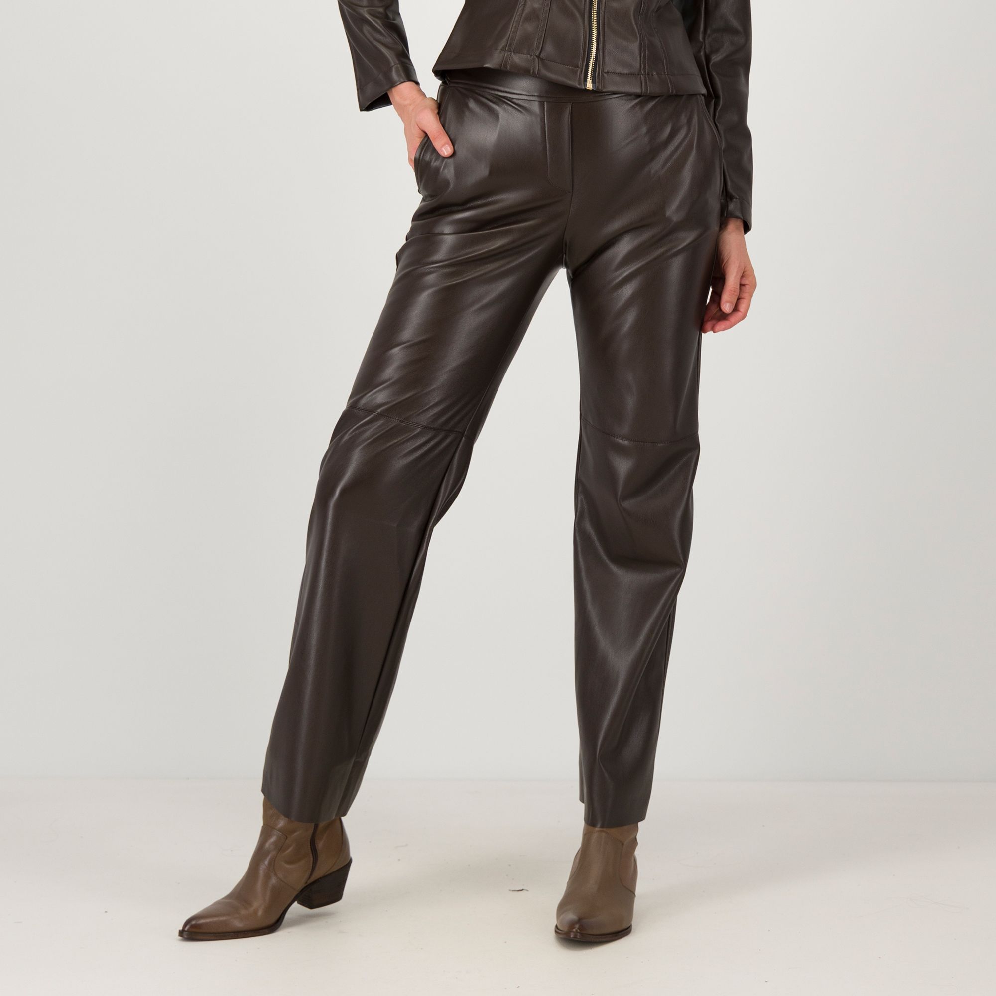 SottoMarino
Pantaloni gamba
dritta in tessuto
spalmato con elastico