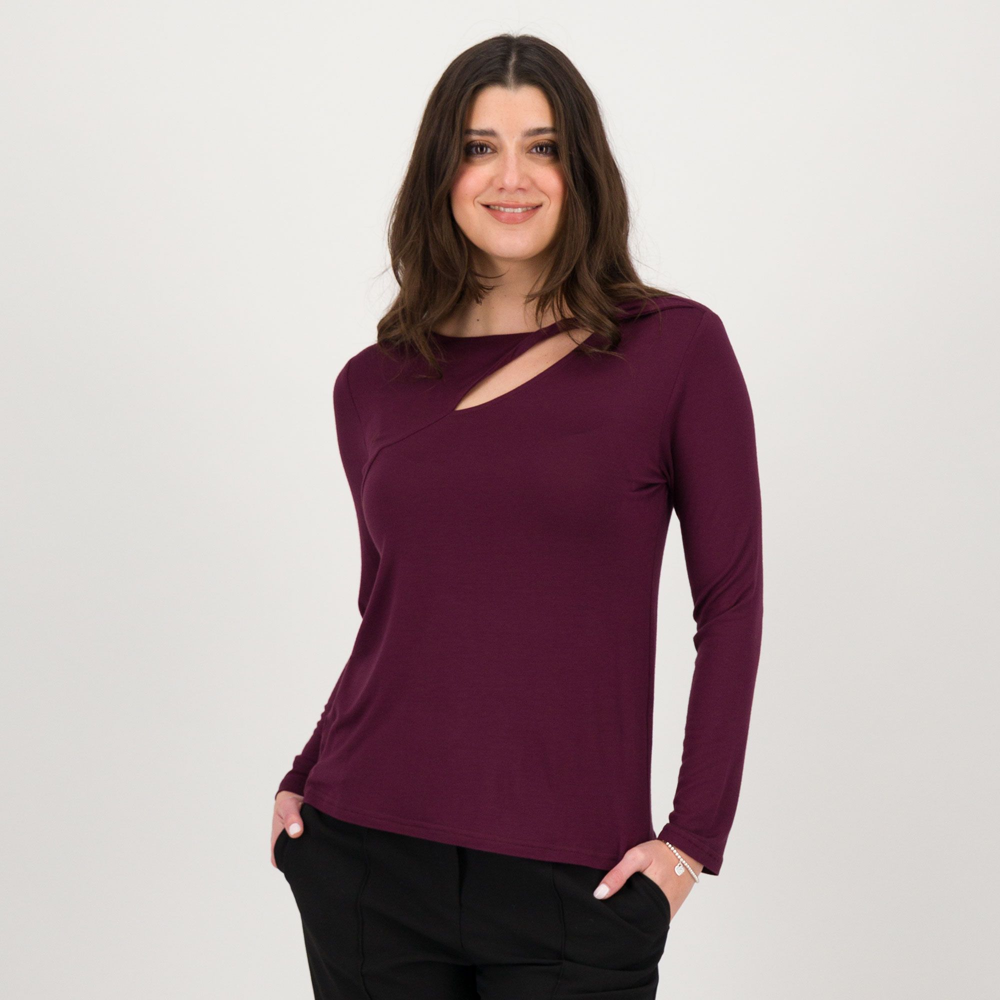 Olly Doo
Maglia in jersey
viscosa con taglio
obliquo
