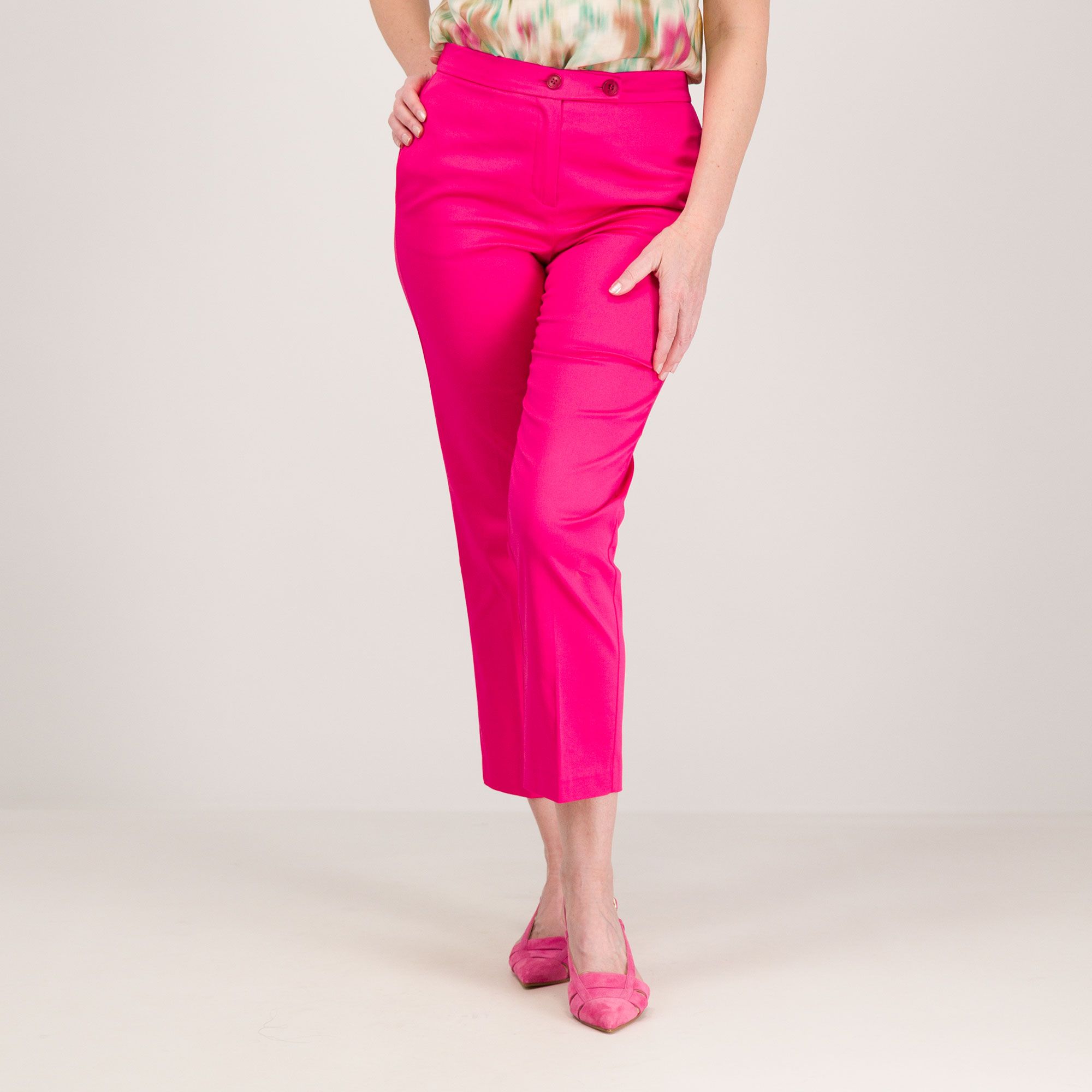 Extesa
Pantaloni in raso
di cotone con vita
elasticata dietro