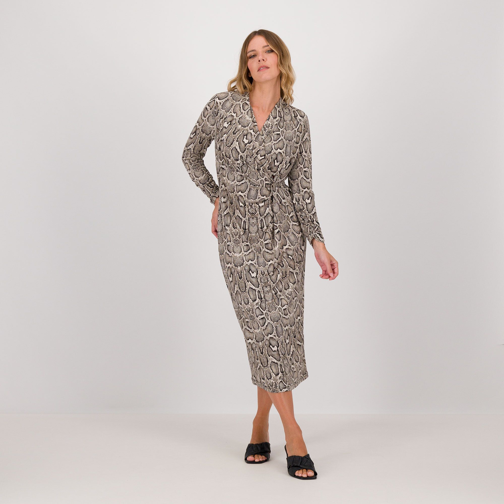 Officina della Moda
Abito fantasia
con manica lunga
e drappeggio