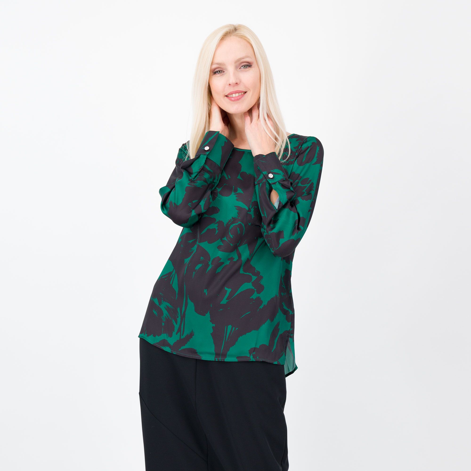 Caterina Lancini
Blusa fantasia con
bottoni gioiello
