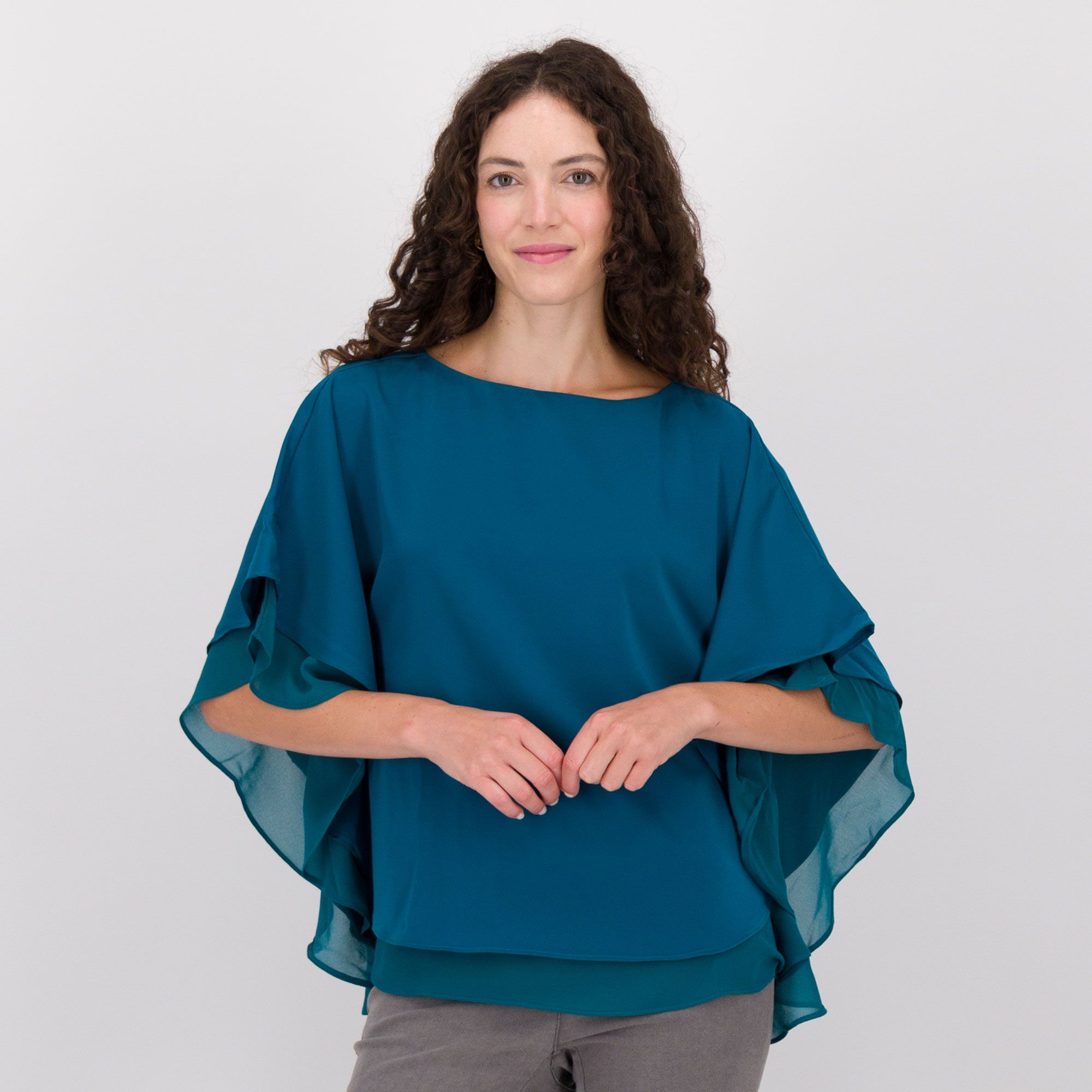 Nina Leonard
Maglia in chiffon
e raso con maniche
a kimono