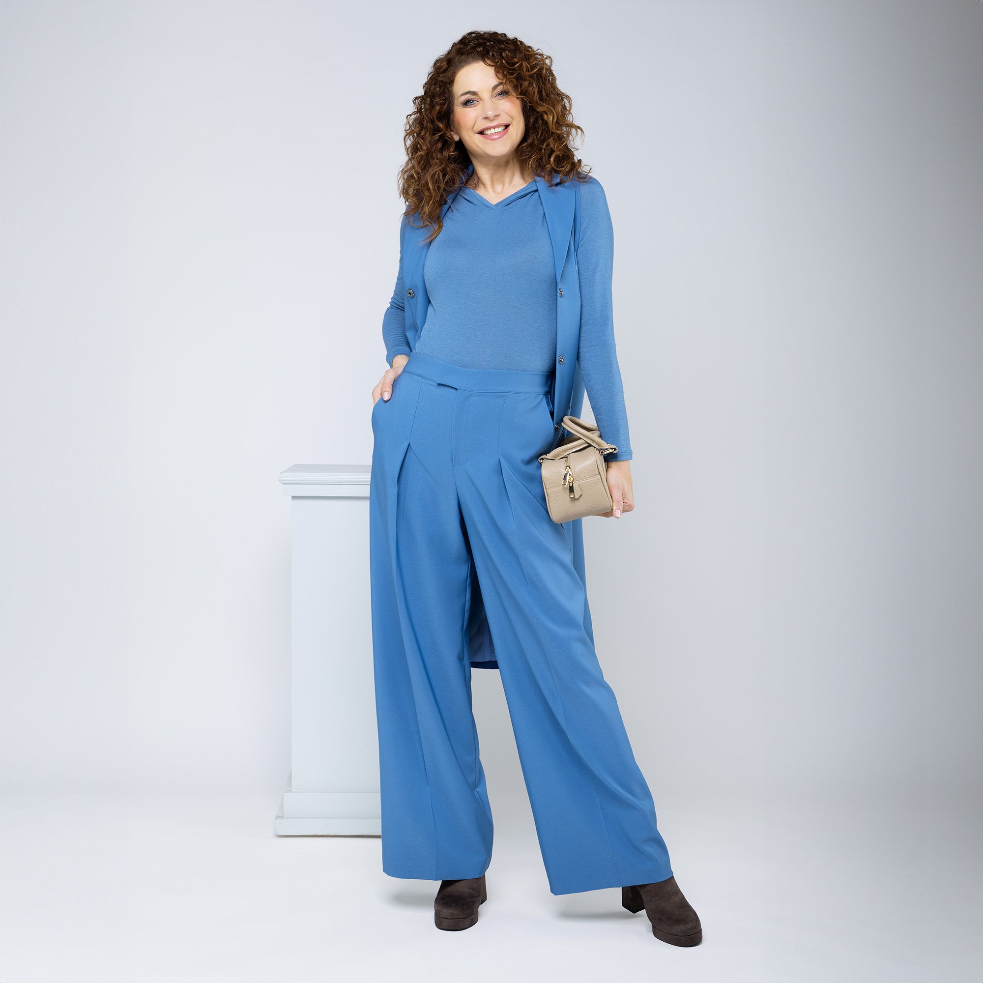 Caterina Lancini
Pantaloni ampi
con piega
verso l'interno