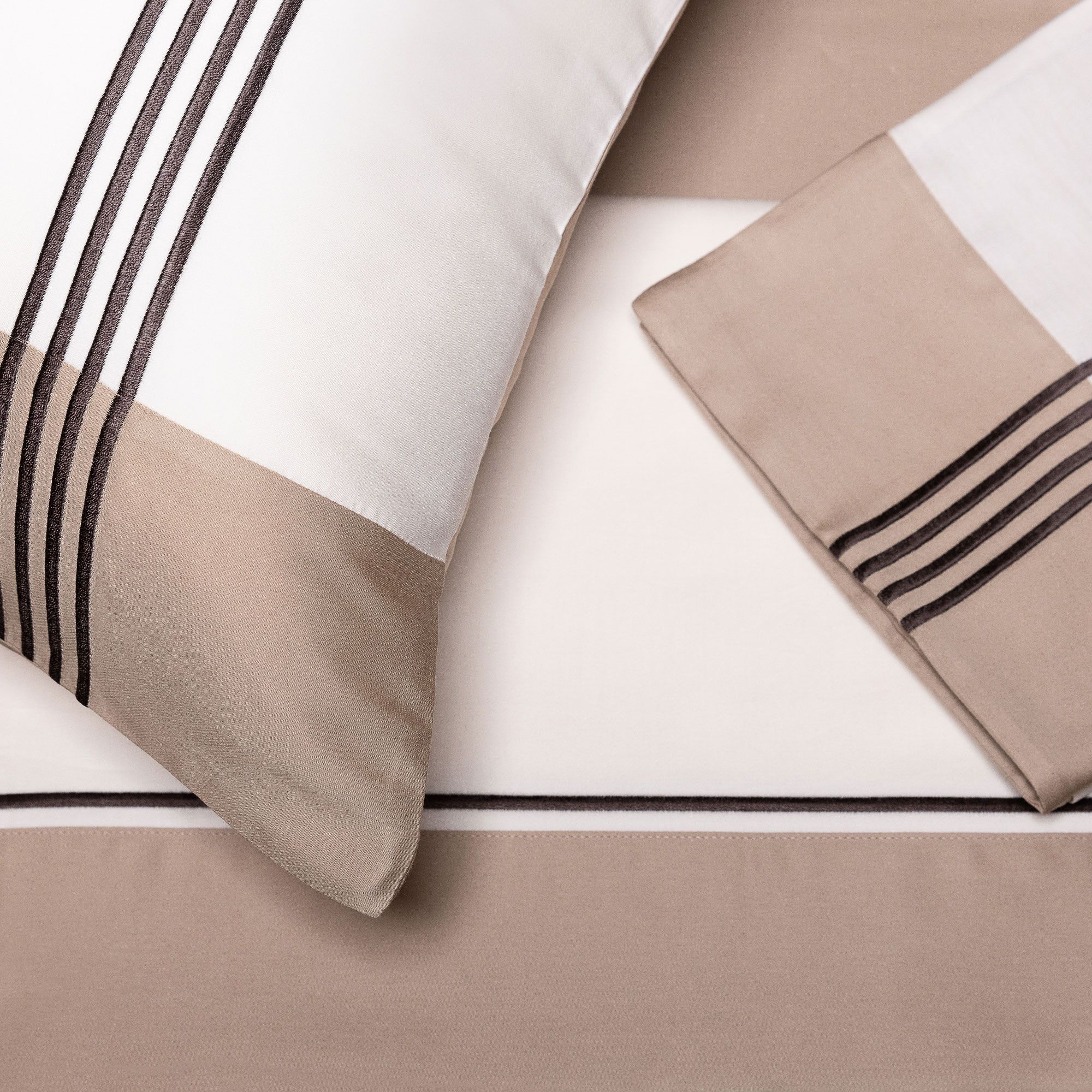 Ferò
Nirvana completo
letto matrimoniale
100% raso di cotone