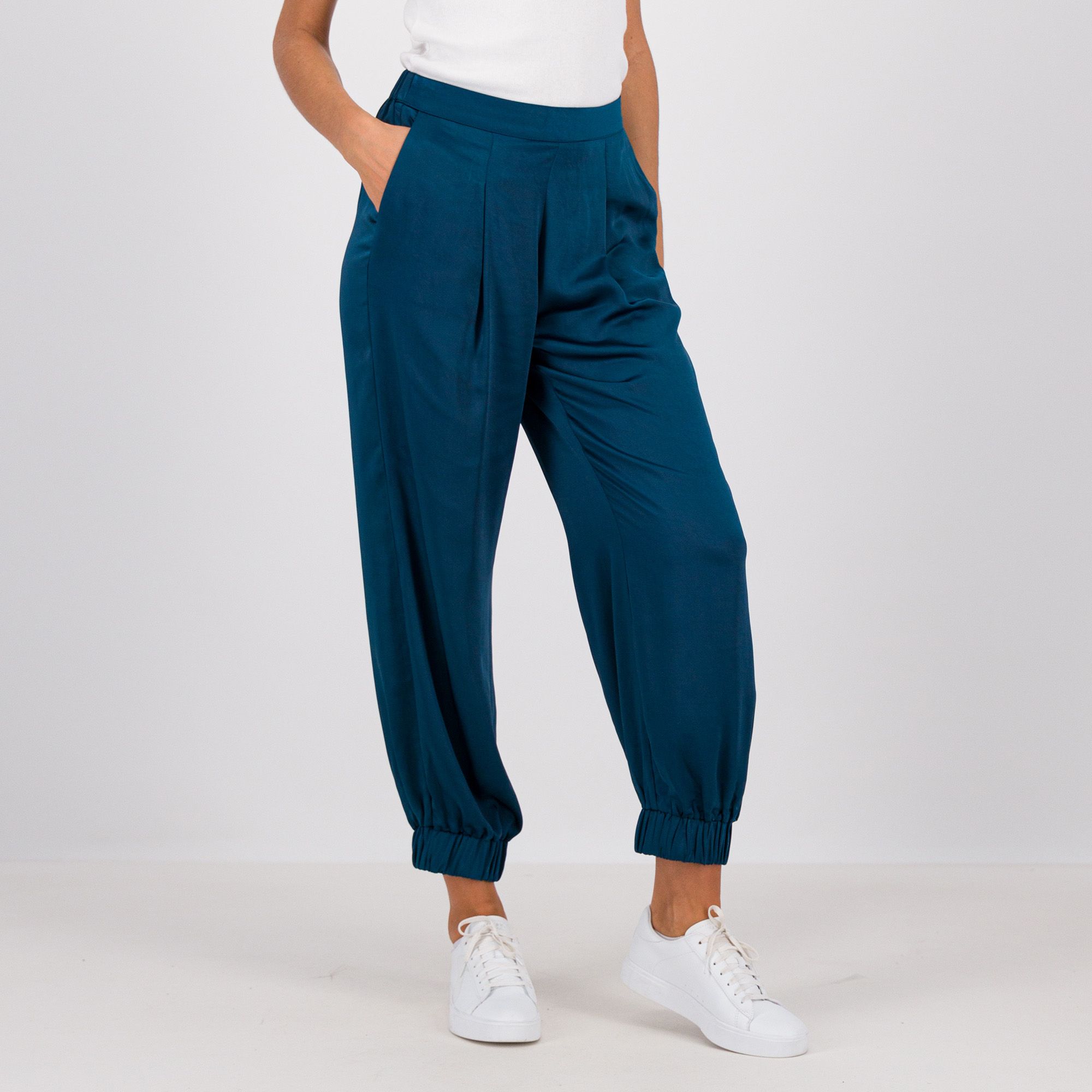 Wynne Layers Pantaloni jogger in satin con tasche ed elastico in vita