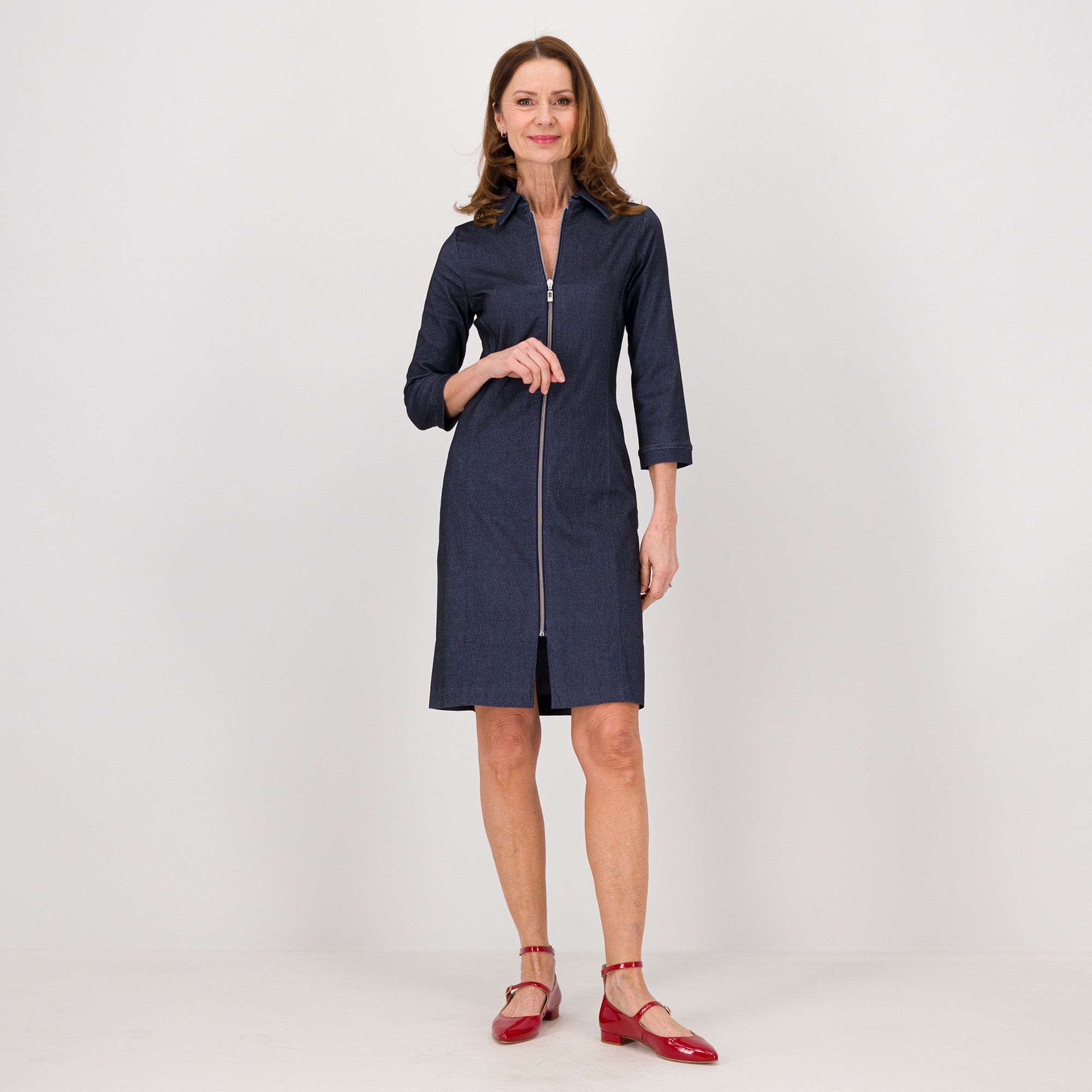 Officina della Moda
Abito sciancrato in
jeans super stretch
con maniche a 3/4