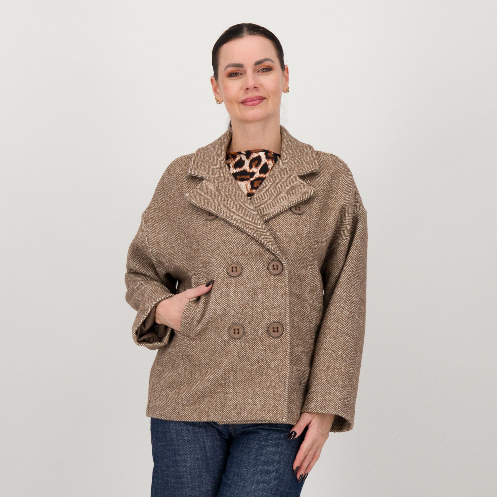 Mood Atelier
Cappottino
doppiopetto in panno
spigato collo rever