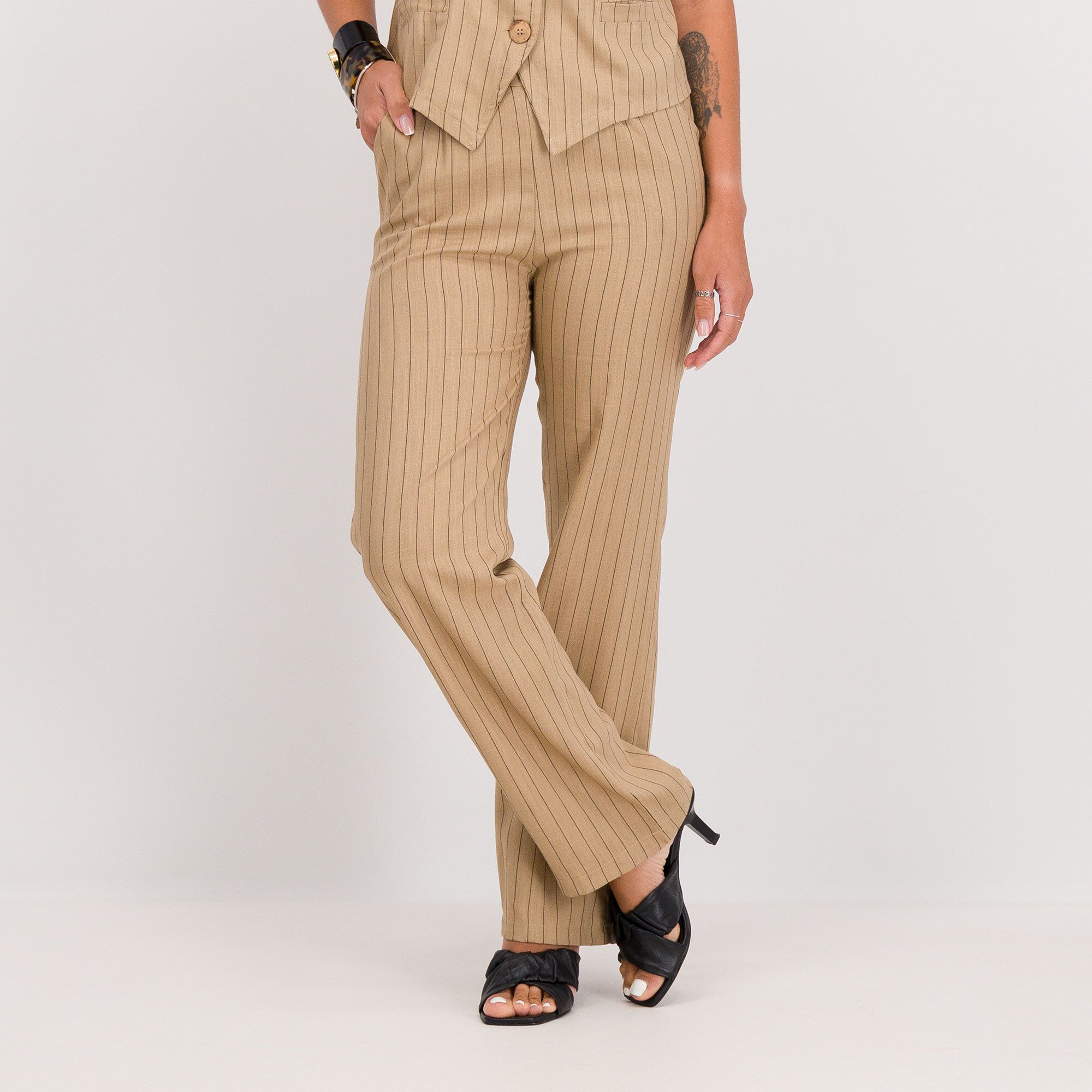 Mood Atelier
Pantaloni ampi in
viscosa e lino
gessati