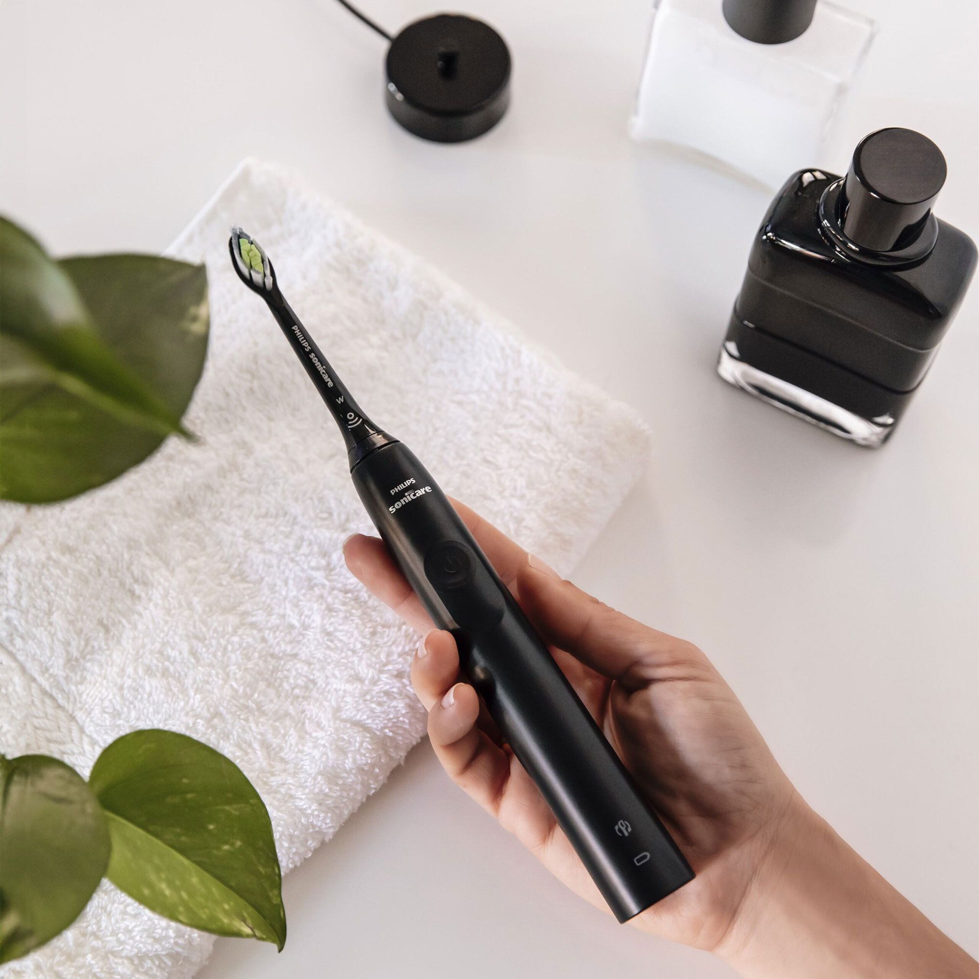 Philips Spazzolino elettrico Serie 4100 + 5 testine di ricambio