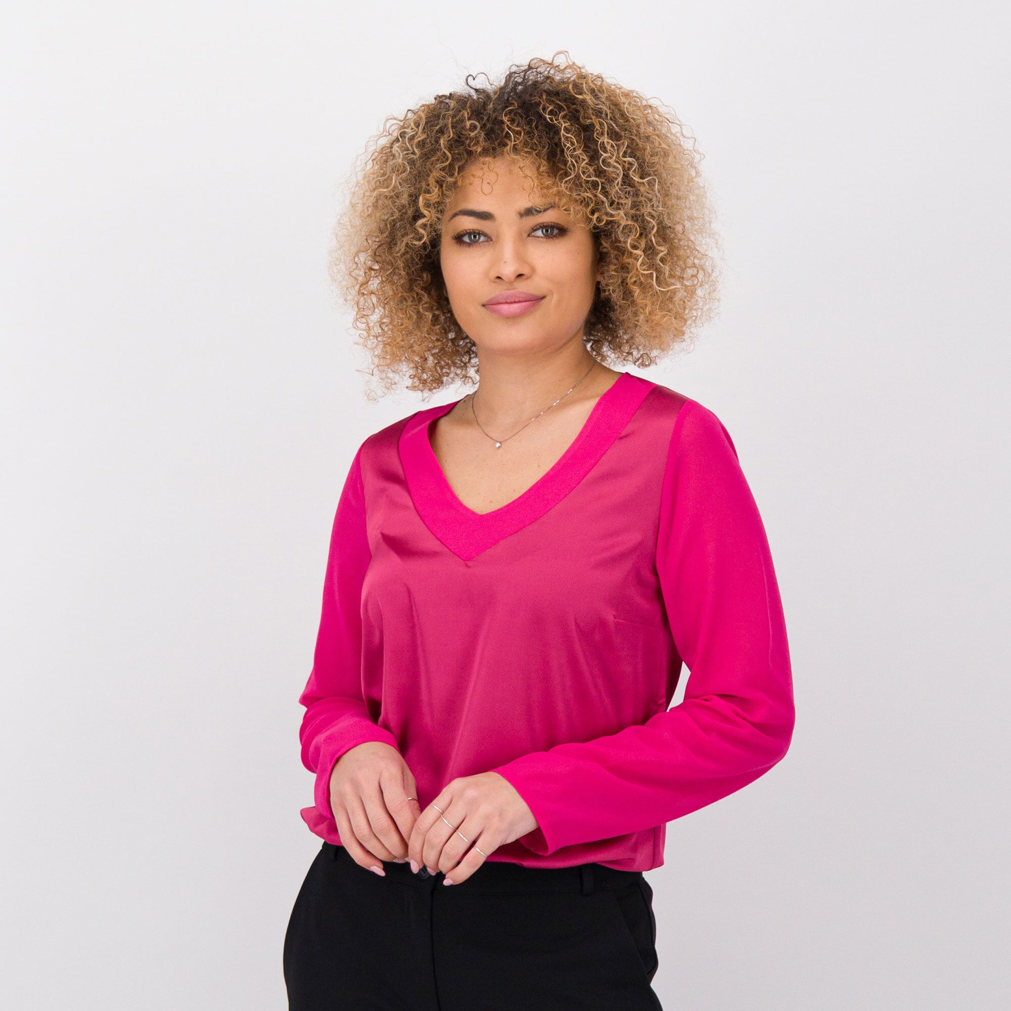 Caterina Lancini
Maglia in raso con
maniche in georgette