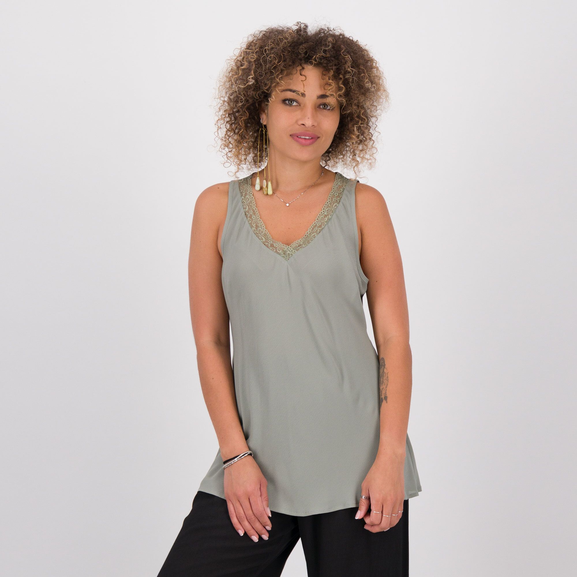 Caterina Lancini
Top in crêpe
de chine di
viscosa