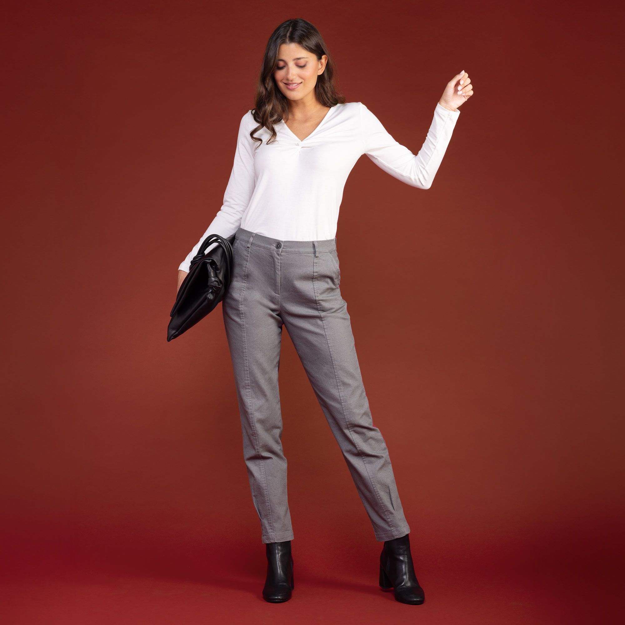 Officina della Moda
Jeans a balloon con
motivo tagli e pinces
anche Petite