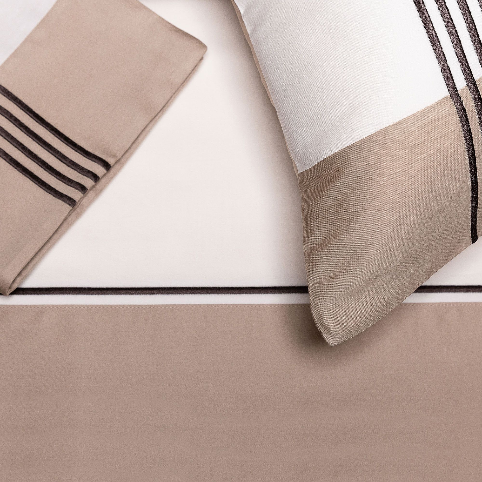 Ferò
Parure copripiumino
matrimoniale Nirvana
in raso di cotone