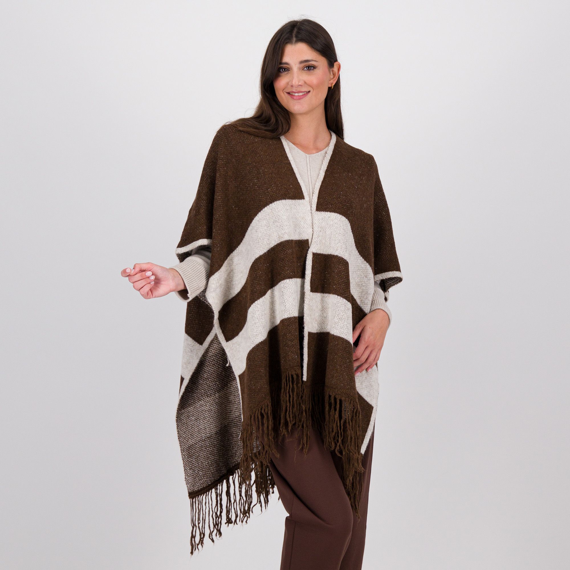 Enjoy Tricot
Mantella in tessuto
jacquard con frange
al fondo