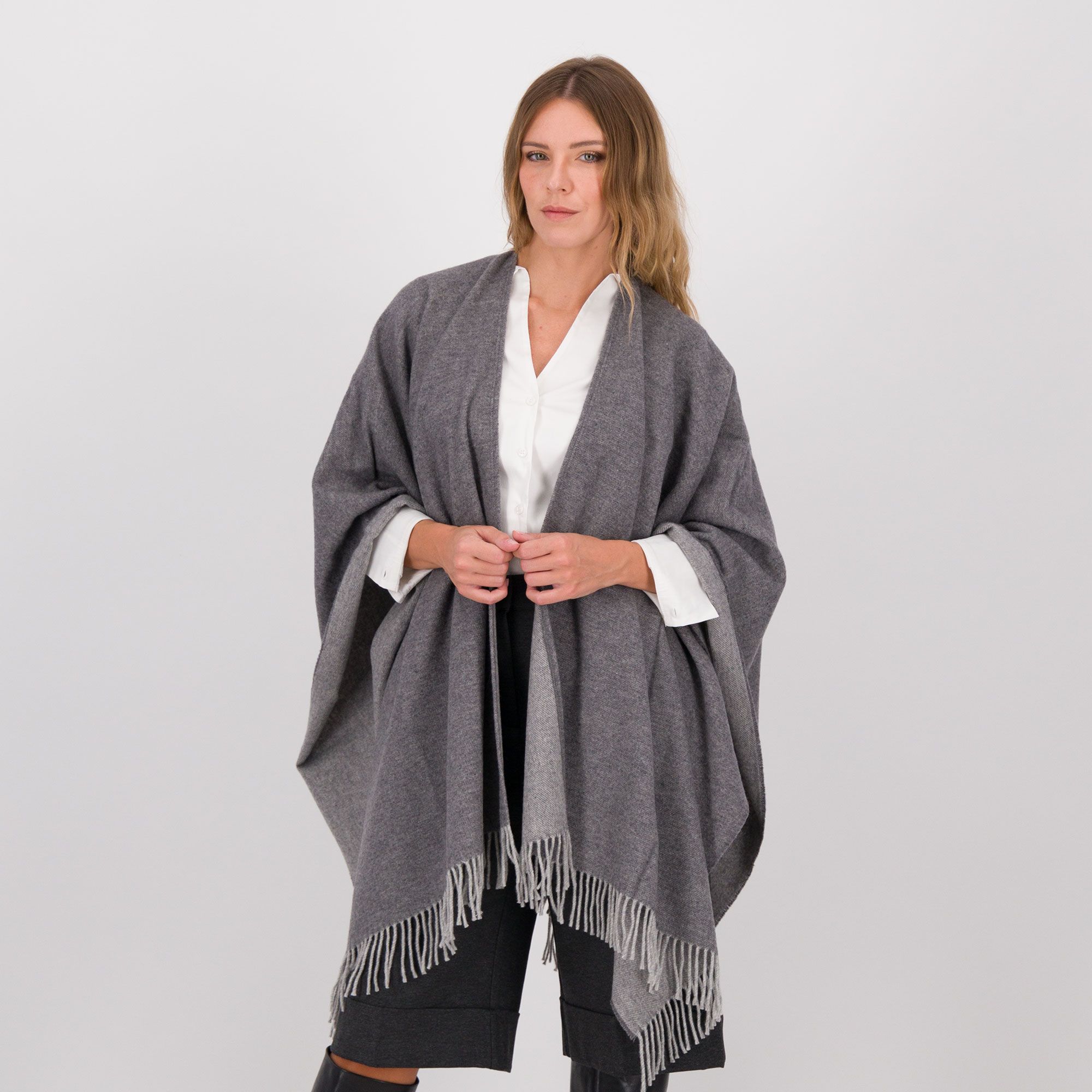 Marzotto Home
Poncho double face
DIONNE
in lana merino
e cashmere