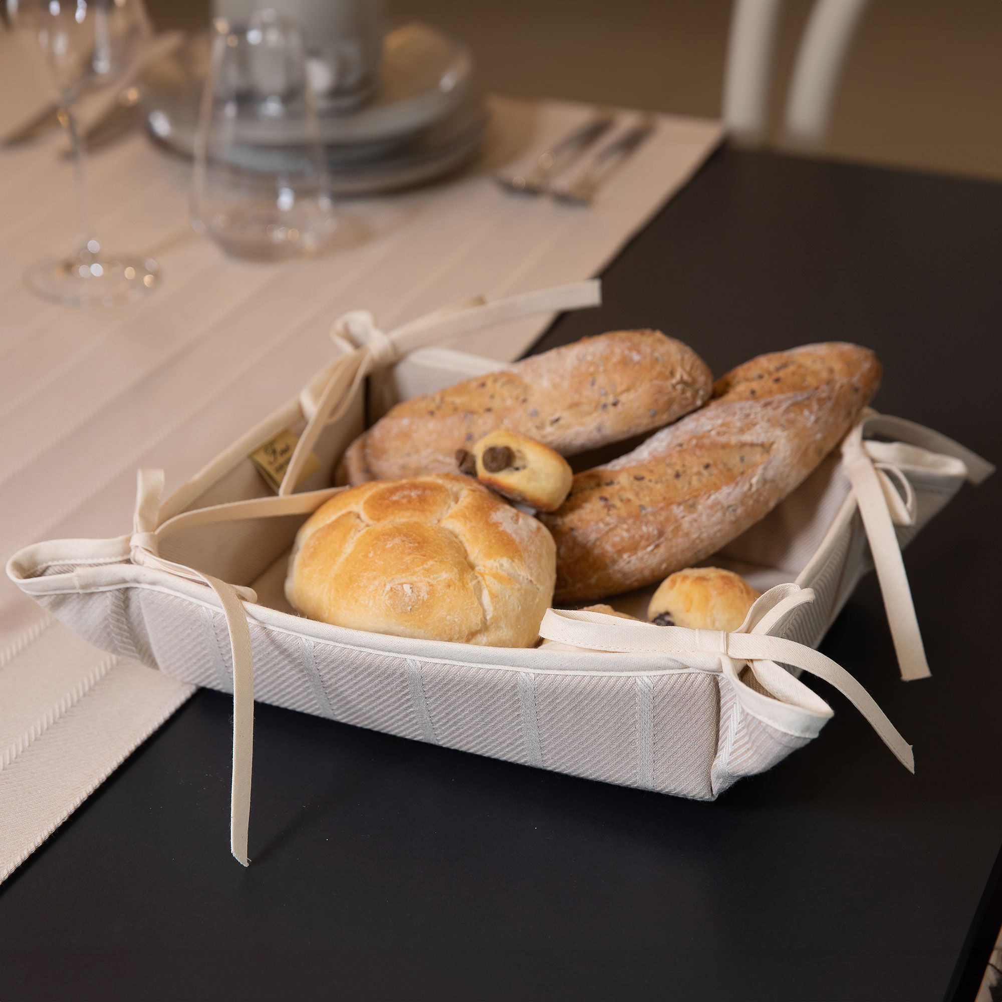 Ferò
Portapane in cotone
jacquard con disegno
a righe