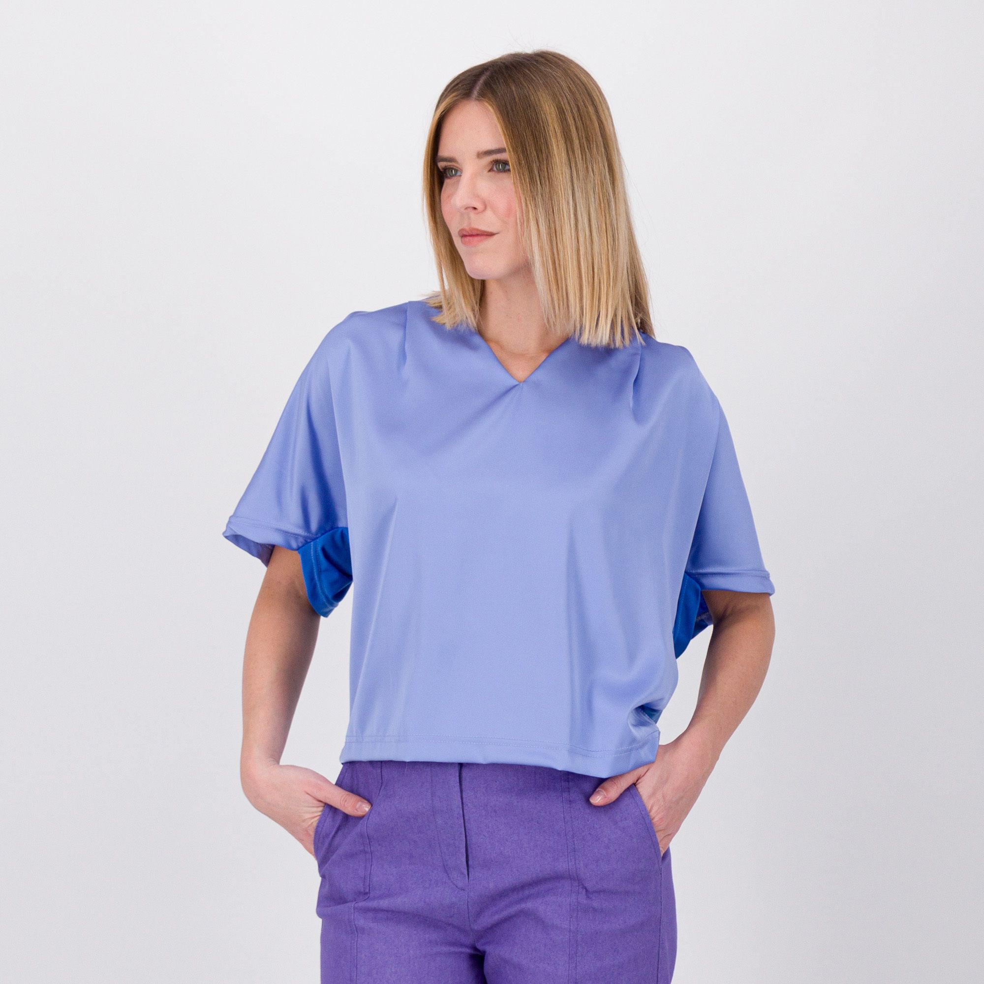 Officina della Moda
Maglia in raso di
viscosa con pieghe
sulla spalla