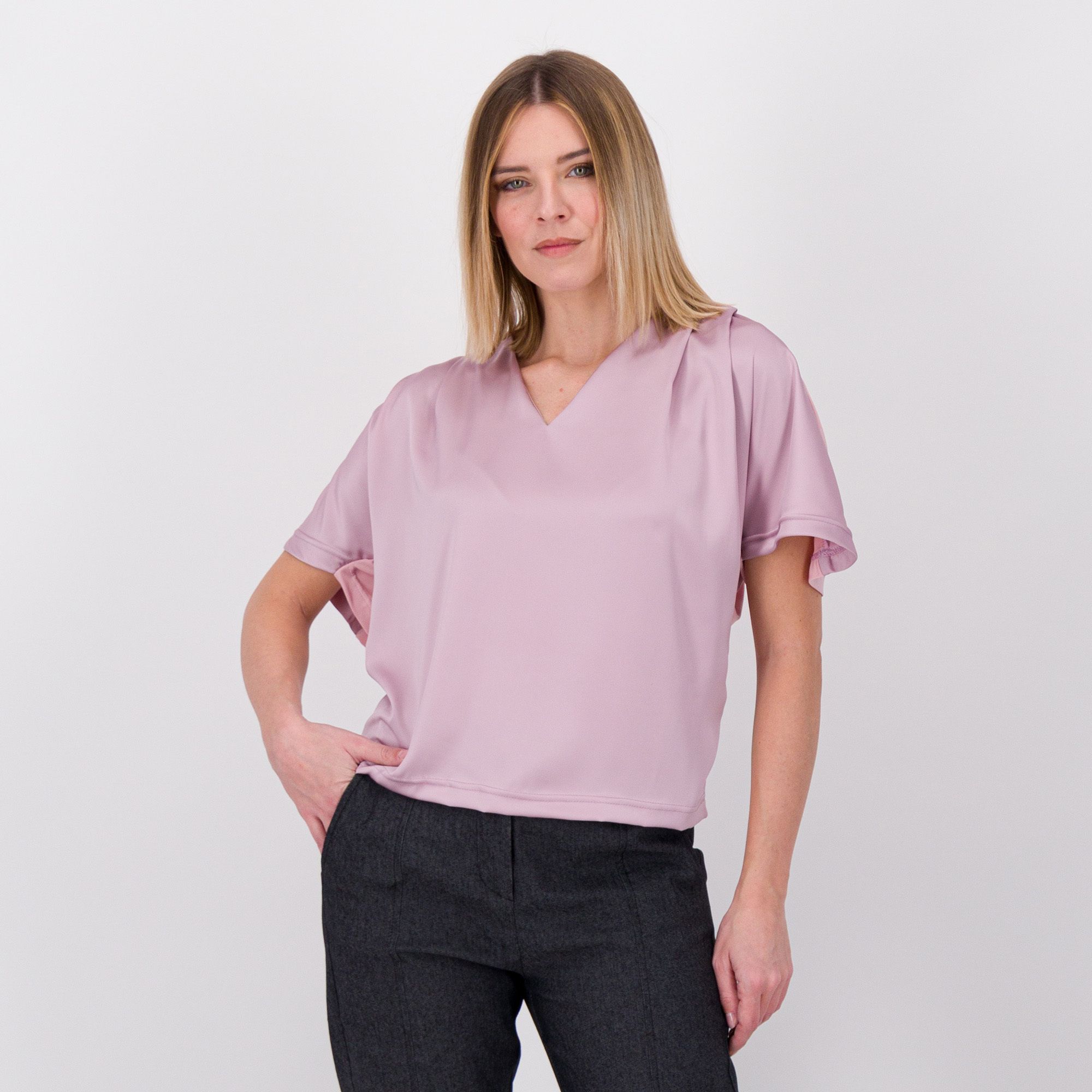 Officina della Moda Maglia in raso di viscosa con pieghe sulla spalla