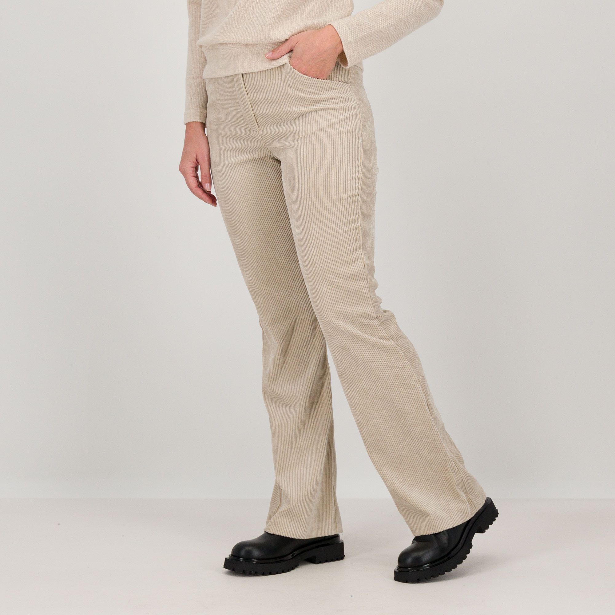 Officina della Moda
Pantaloni in velluto
stretch linea
a zampetta